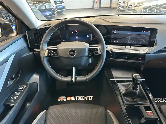 Opel Astra view 7