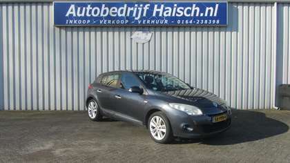 Renault Megane TCE 130 HATCHBACK auto loopt goed maar rookt