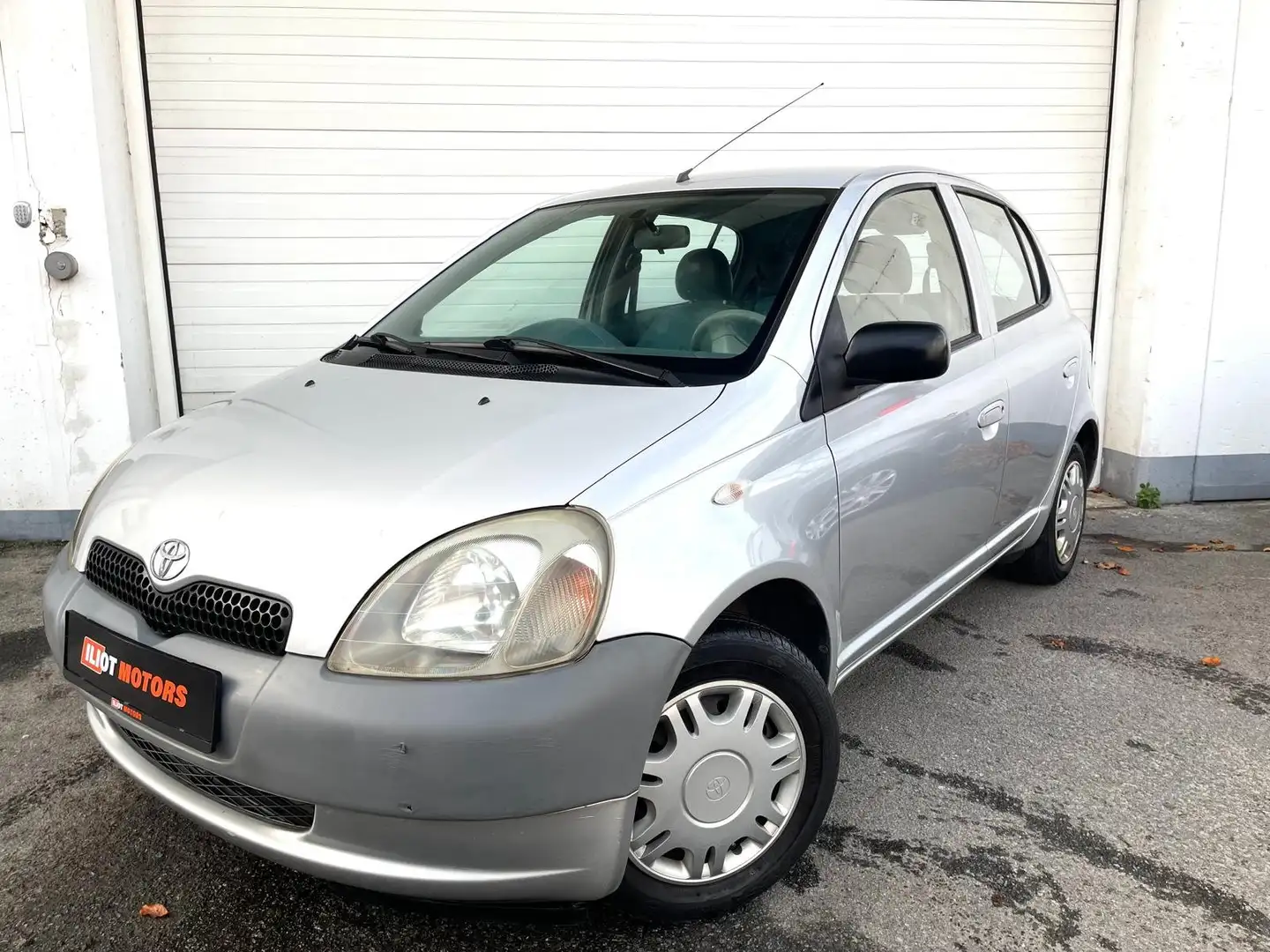Toyota Yaris BENZINE*5DEUREN*144.000KM Ezüst - 1