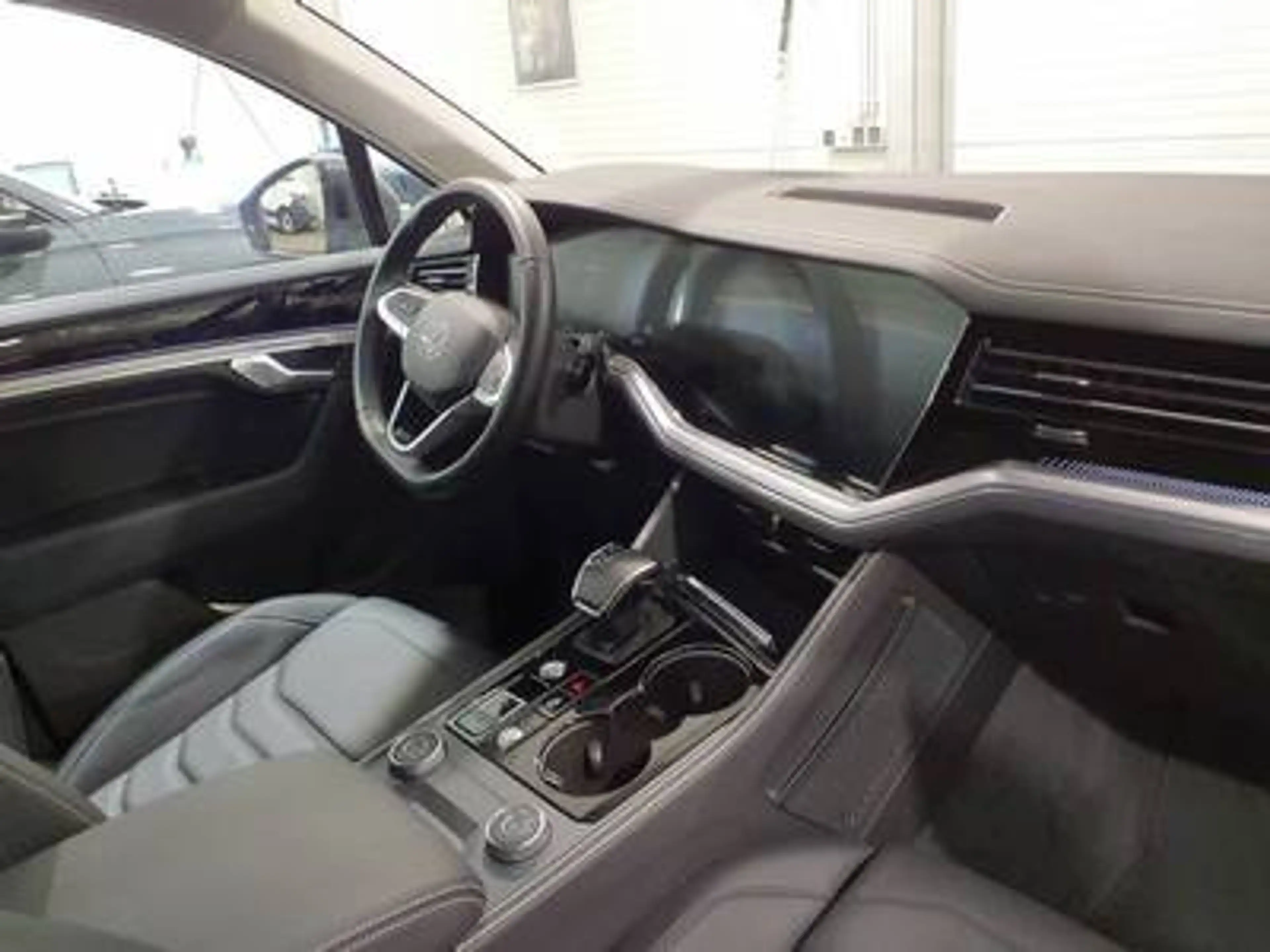 Volkswagen Touareg Elegance 3.0TDI +AHK+LUFT+HD-MATRIX+ACC+ — photo 3