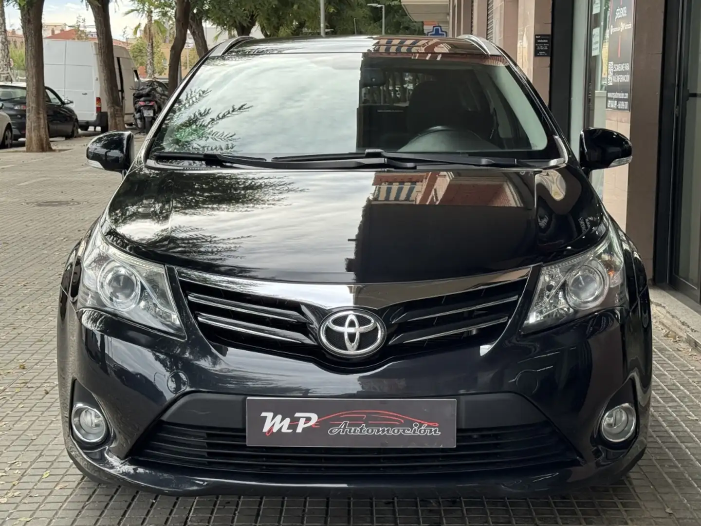 Toyota Avensis CS 140 Advance Noir - 2