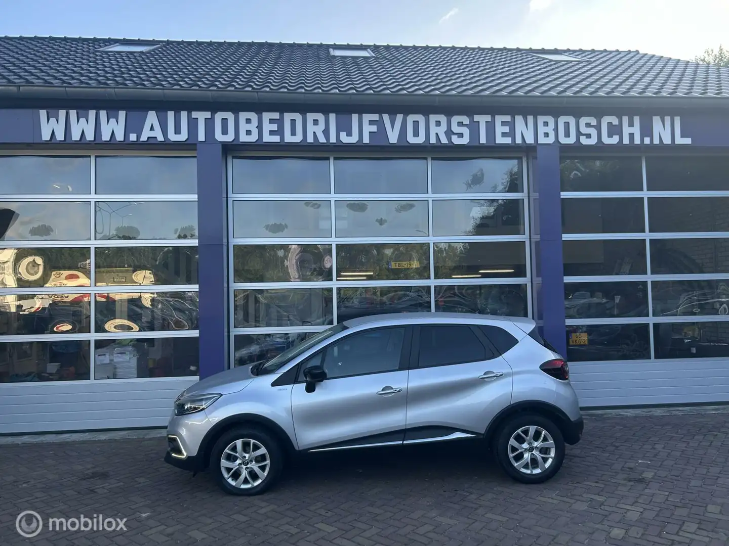 Renault Captur 0.9 TCe Limited * AIRCO * NAVIGATIE * CAMERA Grijs - 2