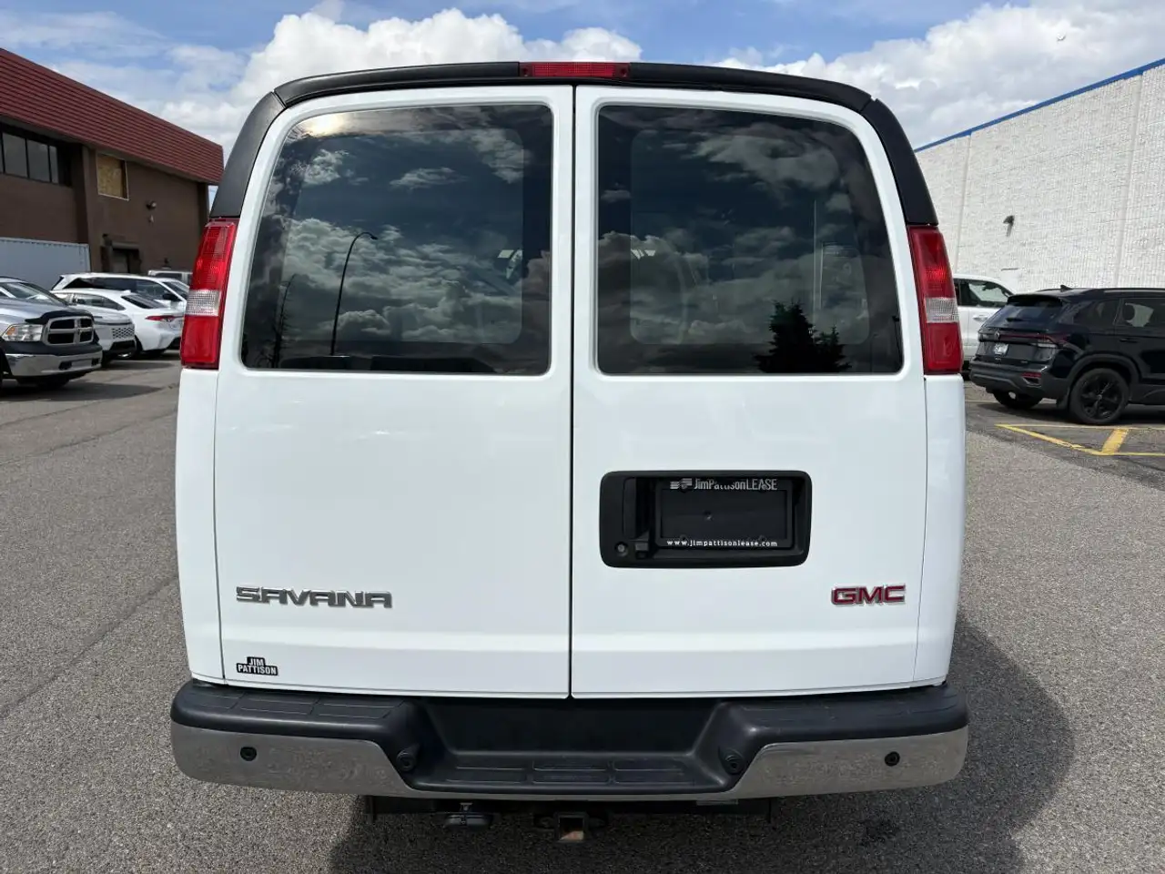 GMC Savana снимка GMC Savana