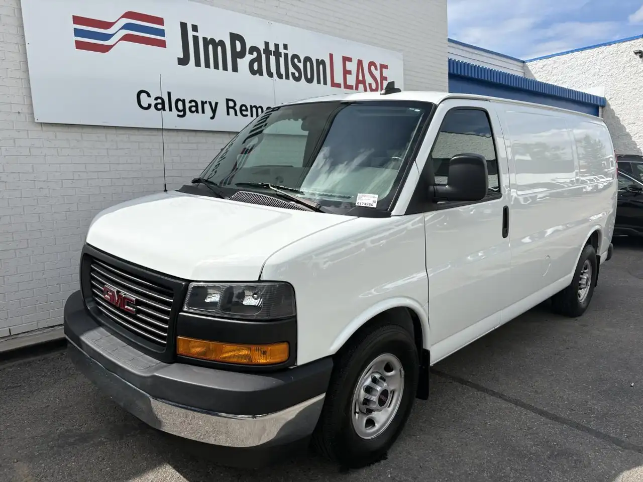 GMC Savana снимка GMC Savana