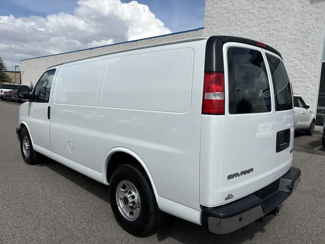 GMC Savana снимка GMC Savana