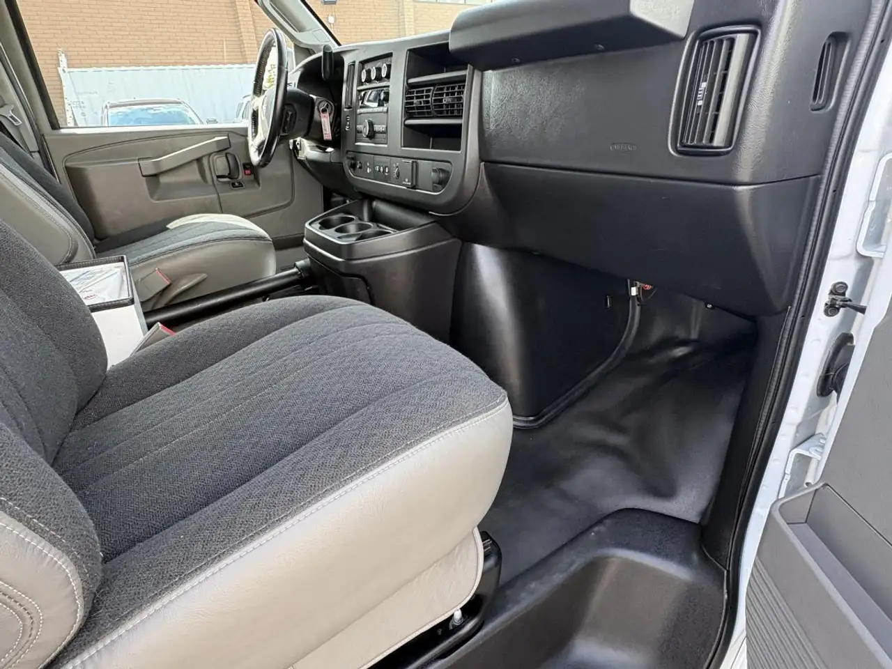 GMC Savana снимка GMC Savana