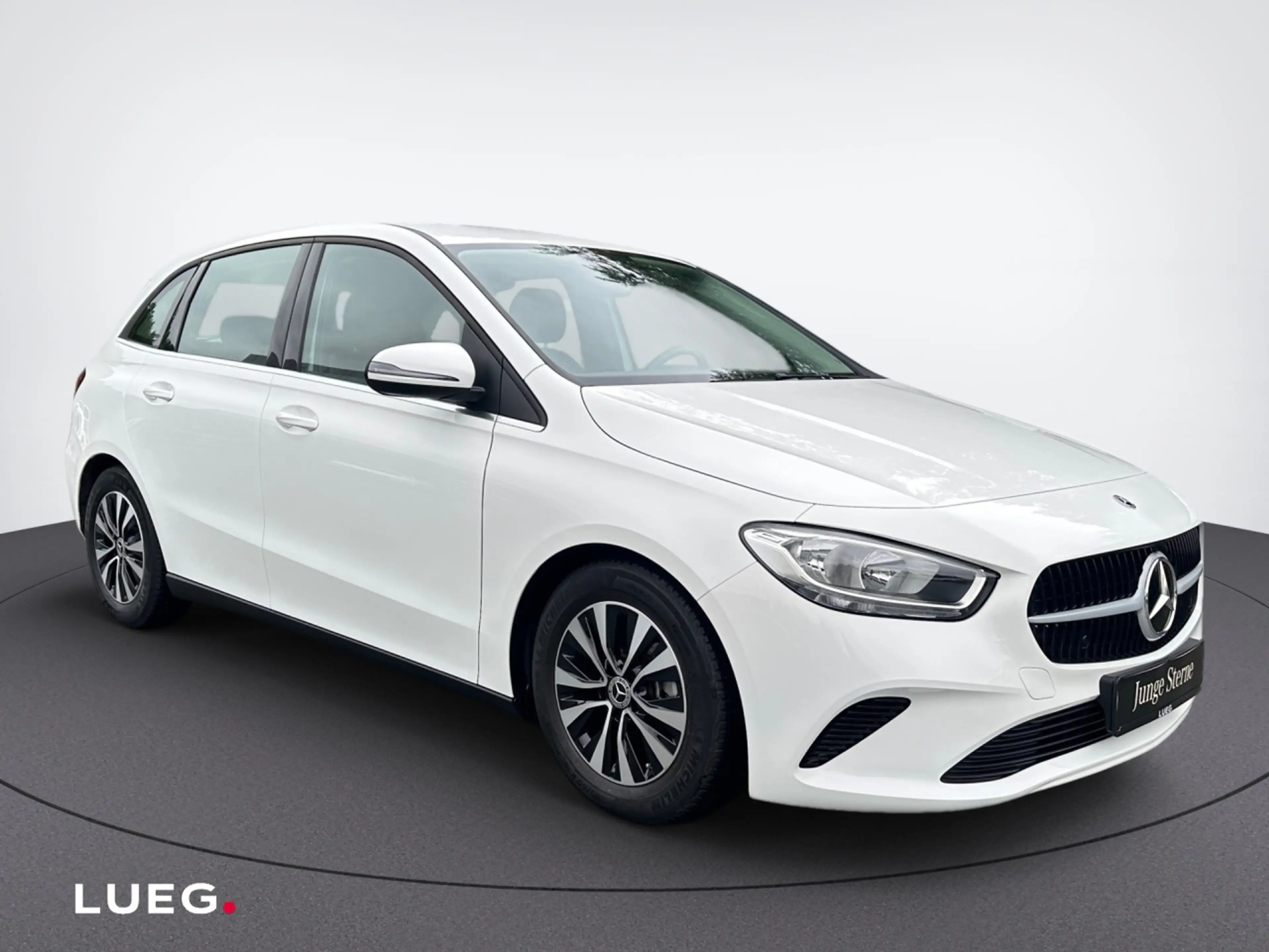 Mercedes-Benz B 180 NAVI+RÜCKFKAM+LM+LIVE TRAFFIC+KLIMAAUTOM — photo 6
