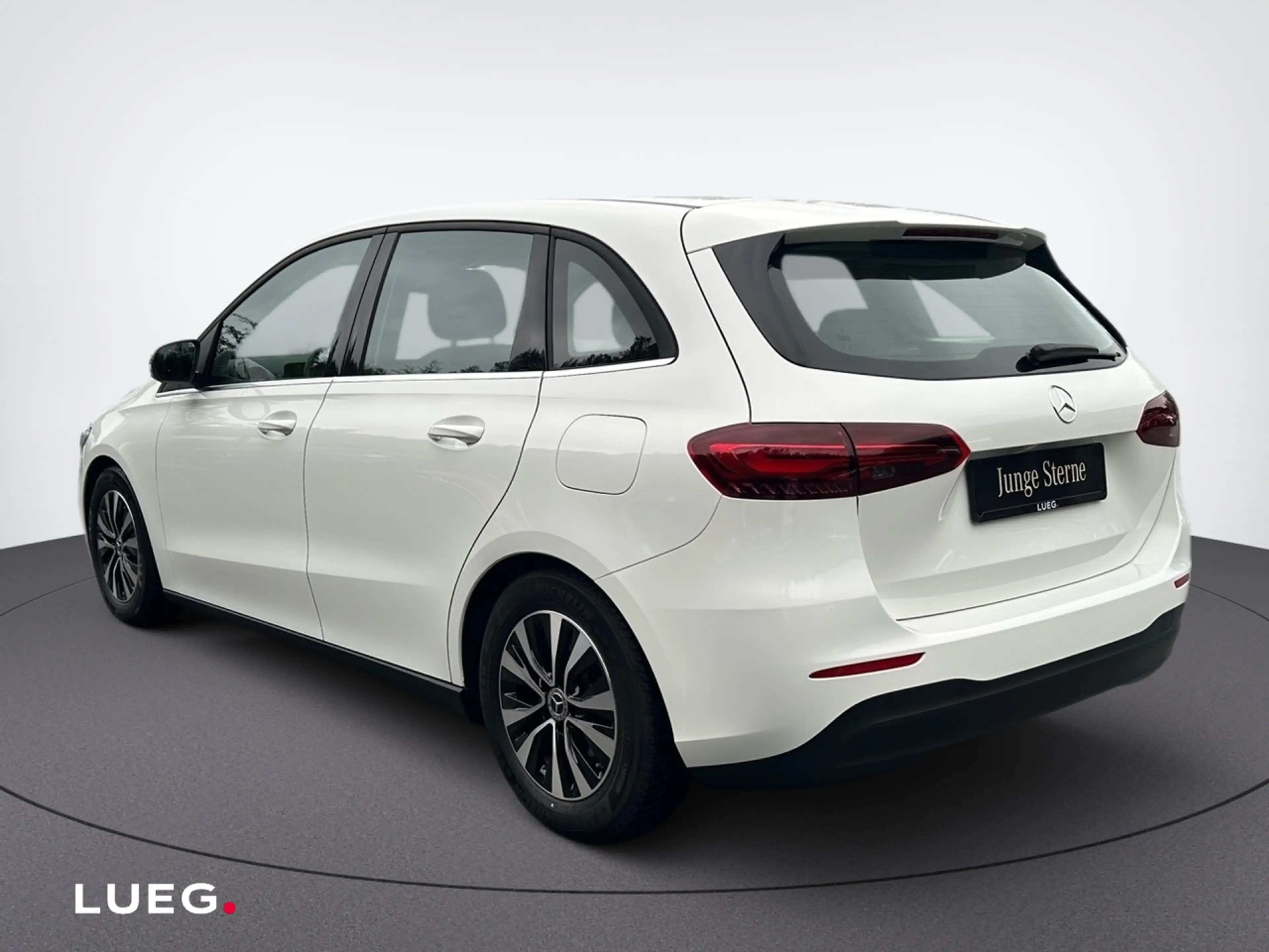 Mercedes-Benz B 180 NAVI+RÜCKFKAM+LM+LIVE TRAFFIC+KLIMAAUTOM — photo 4