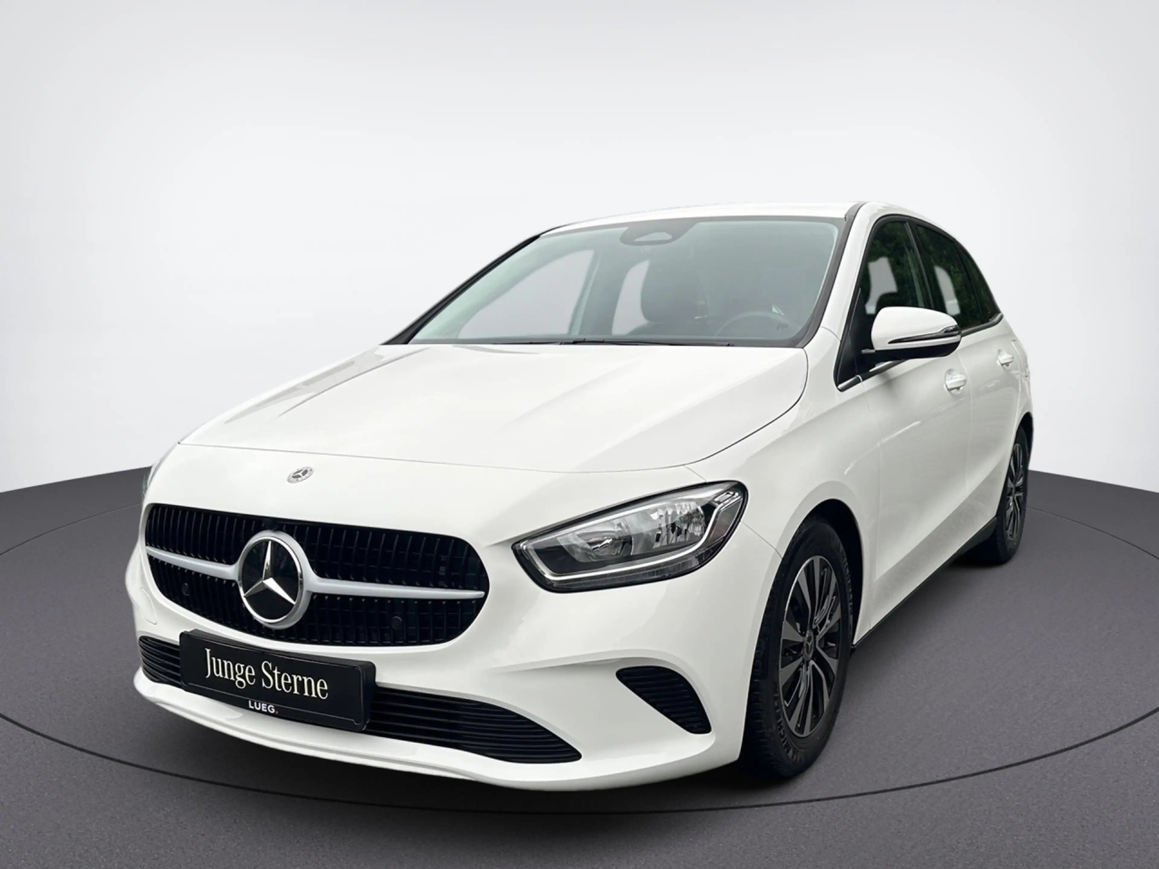 Mercedes-Benz B 180 NAVI+RÜCKFKAM+LM+LIVE TRAFFIC+KLIMAAUTOM — photo 2