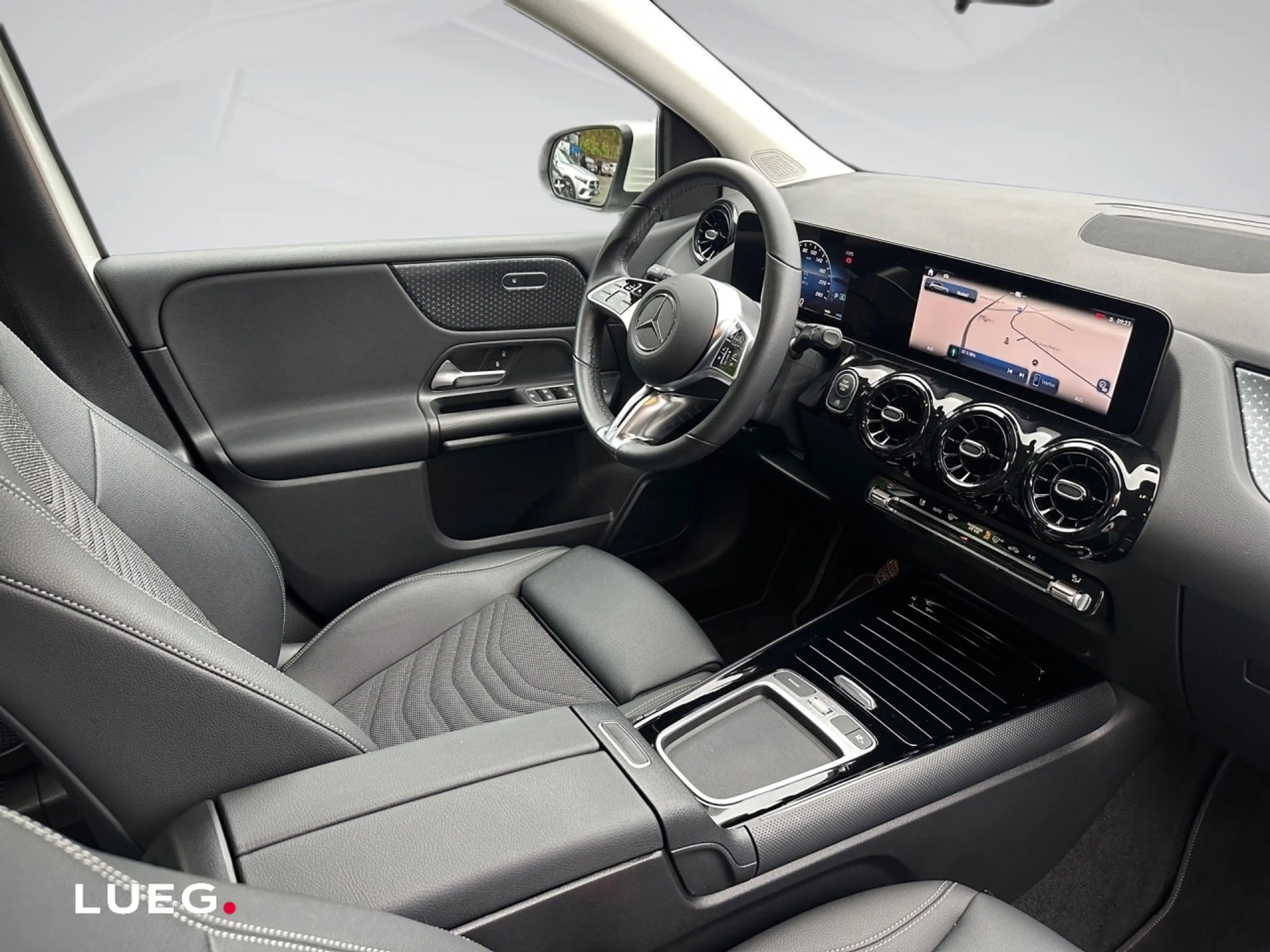Mercedes-Benz B 180 NAVI+RÜCKFKAM+LM+LIVE TRAFFIC+KLIMAAUTOM — photo 9