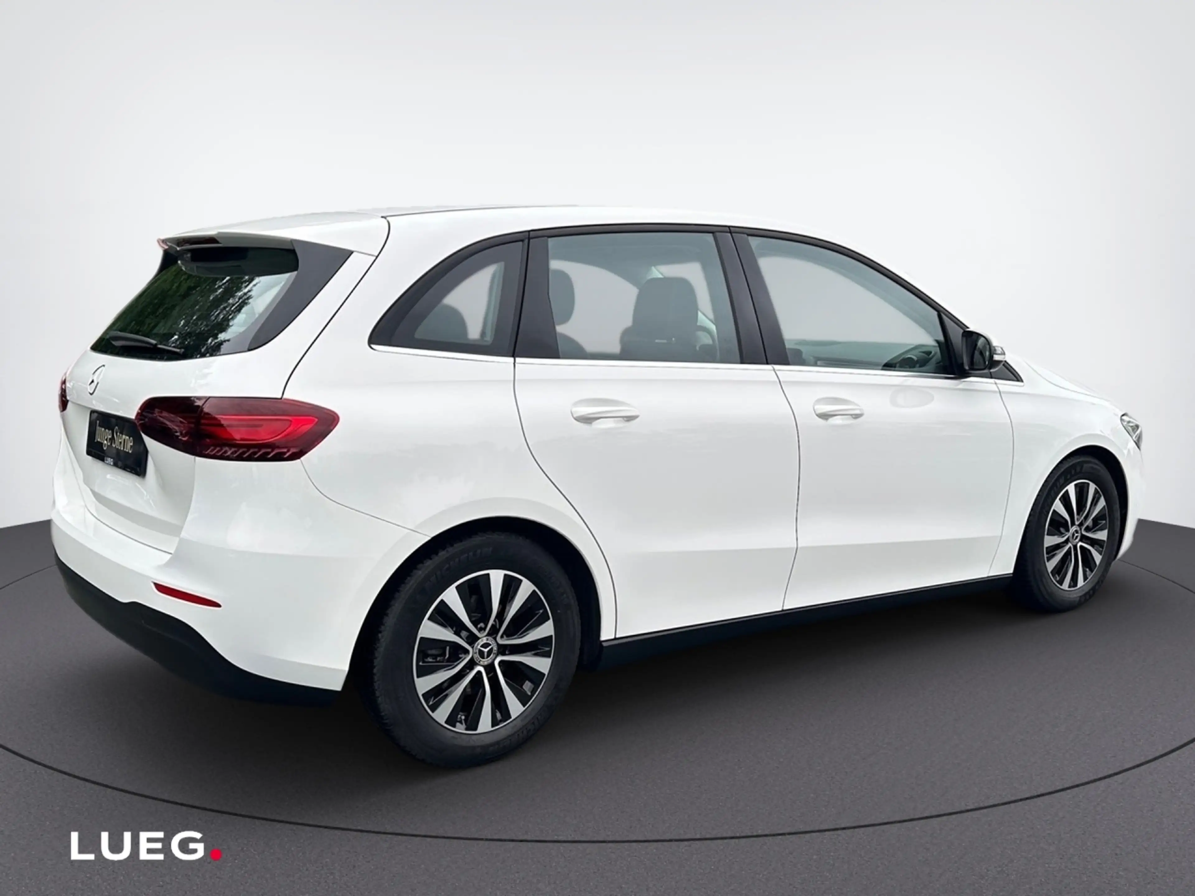 Mercedes-Benz B 180 NAVI+RÜCKFKAM+LM+LIVE TRAFFIC+KLIMAAUTOM — photo 5