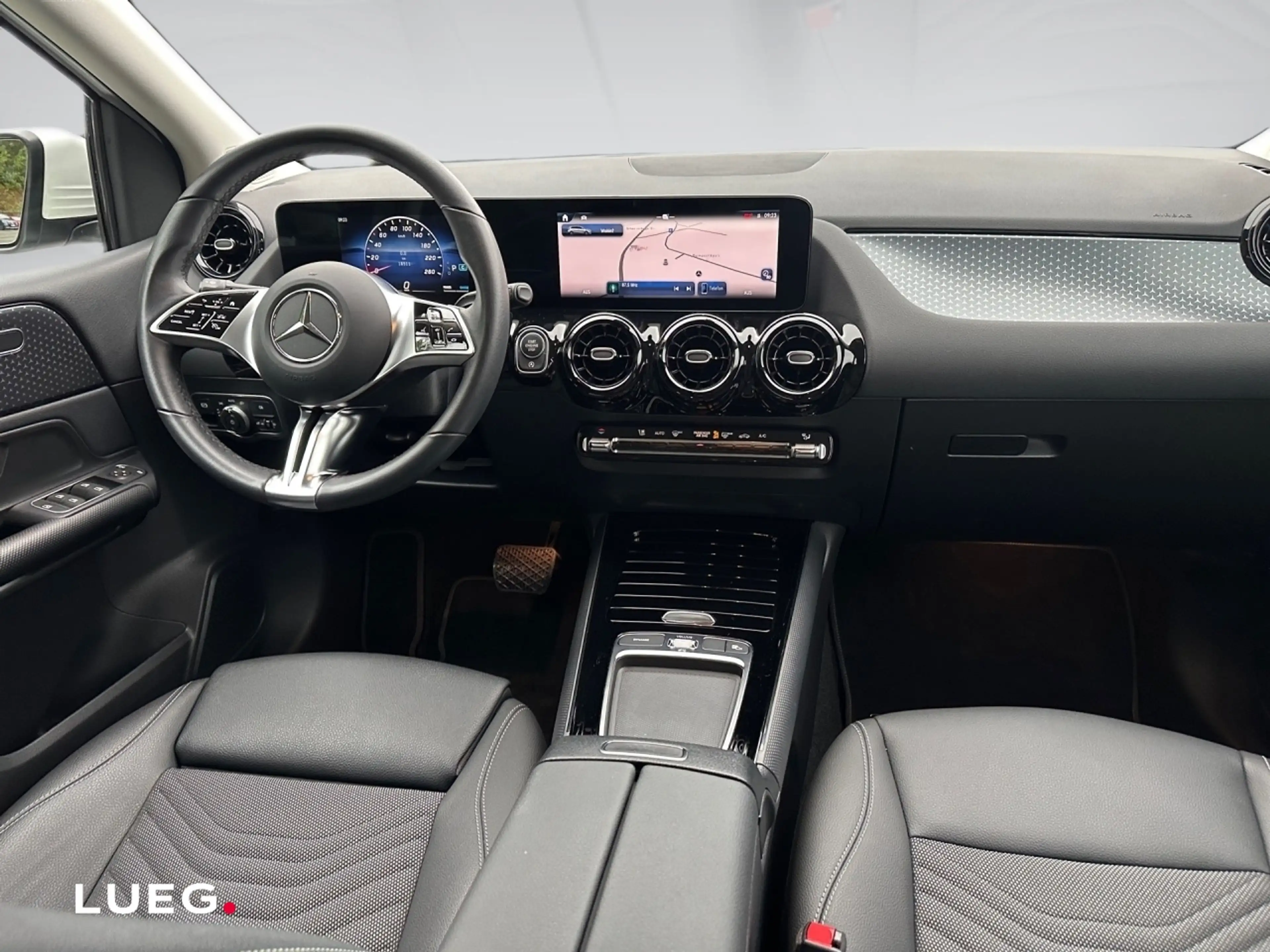 Mercedes-Benz B 180 NAVI+RÜCKFKAM+LM+LIVE TRAFFIC+KLIMAAUTOM — photo 10