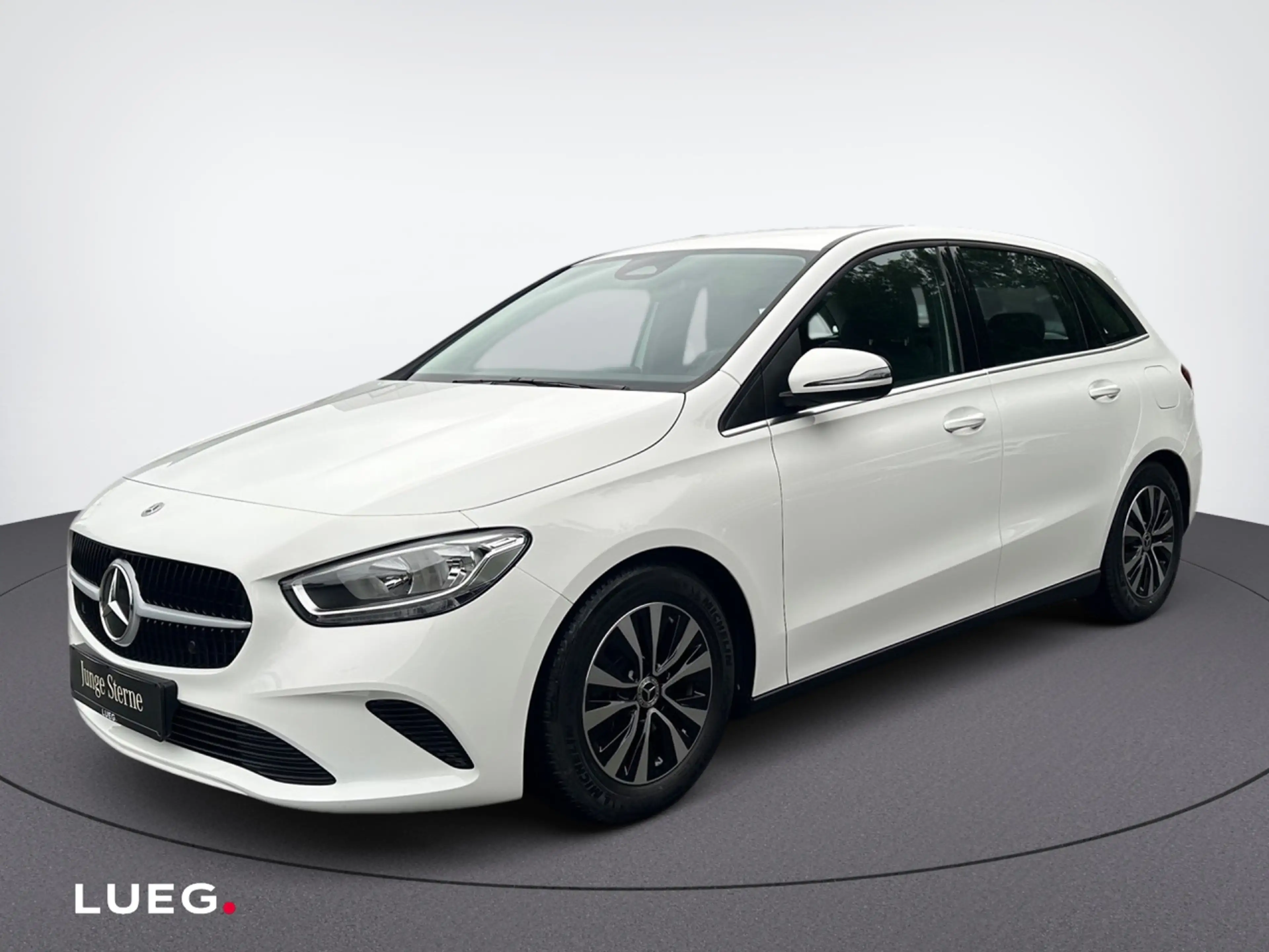 Mercedes-Benz B 180 NAVI+RÜCKFKAM+LM+LIVE TRAFFIC+KLIMAAUTOM — photo 3