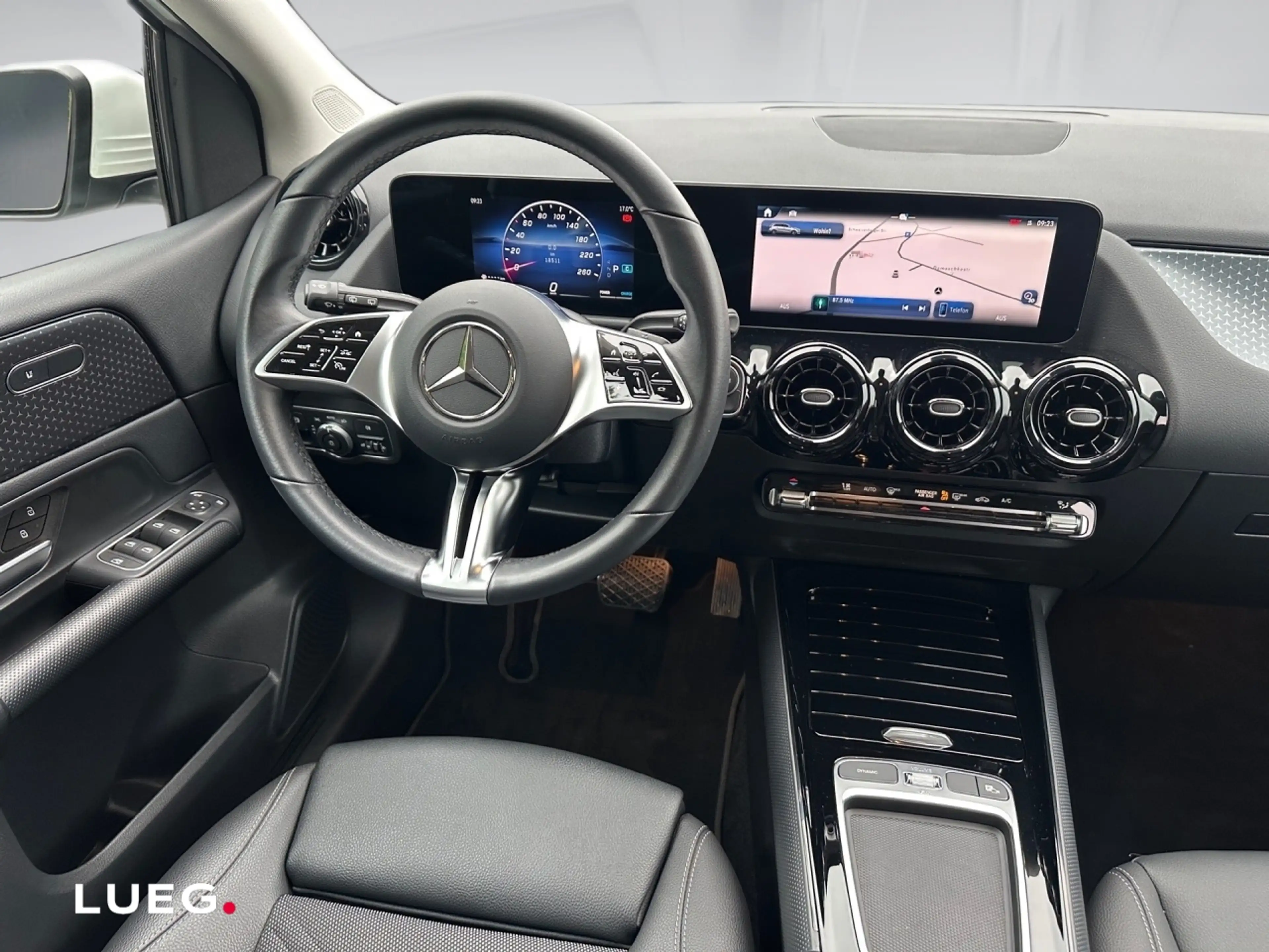 Mercedes-Benz B 180 NAVI+RÜCKFKAM+LM+LIVE TRAFFIC+KLIMAAUTOM — photo 11