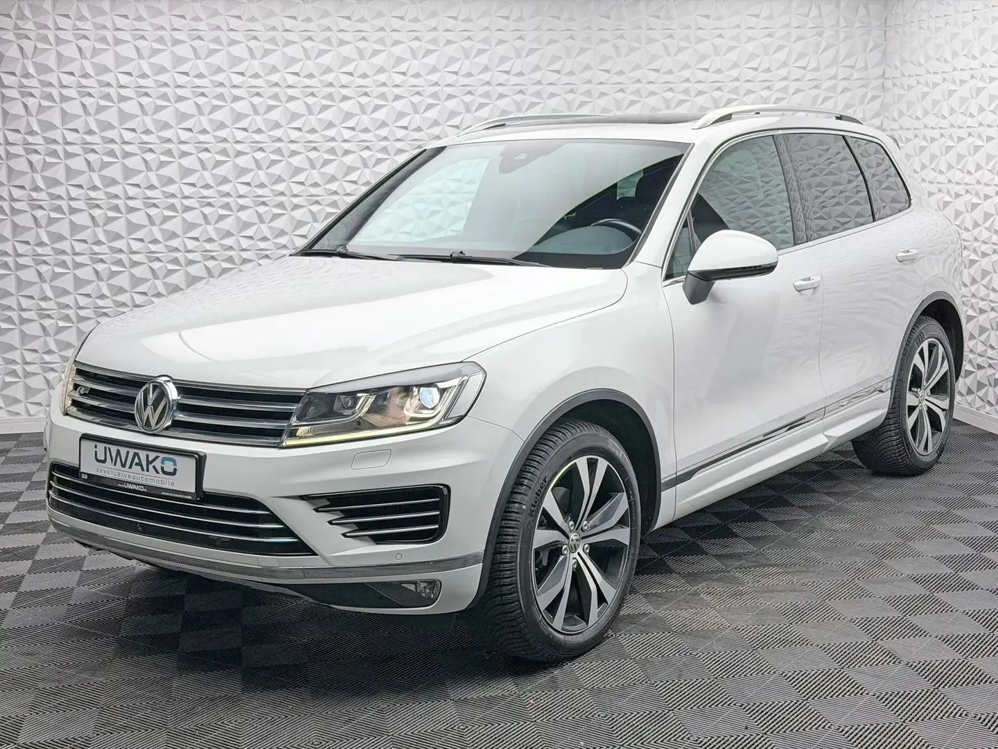 Volkswagen Touareg 3.0TDI R-LINE/LUFT/4MOTION/PANO/AHK/360°/TR-TECH Blanc - 2