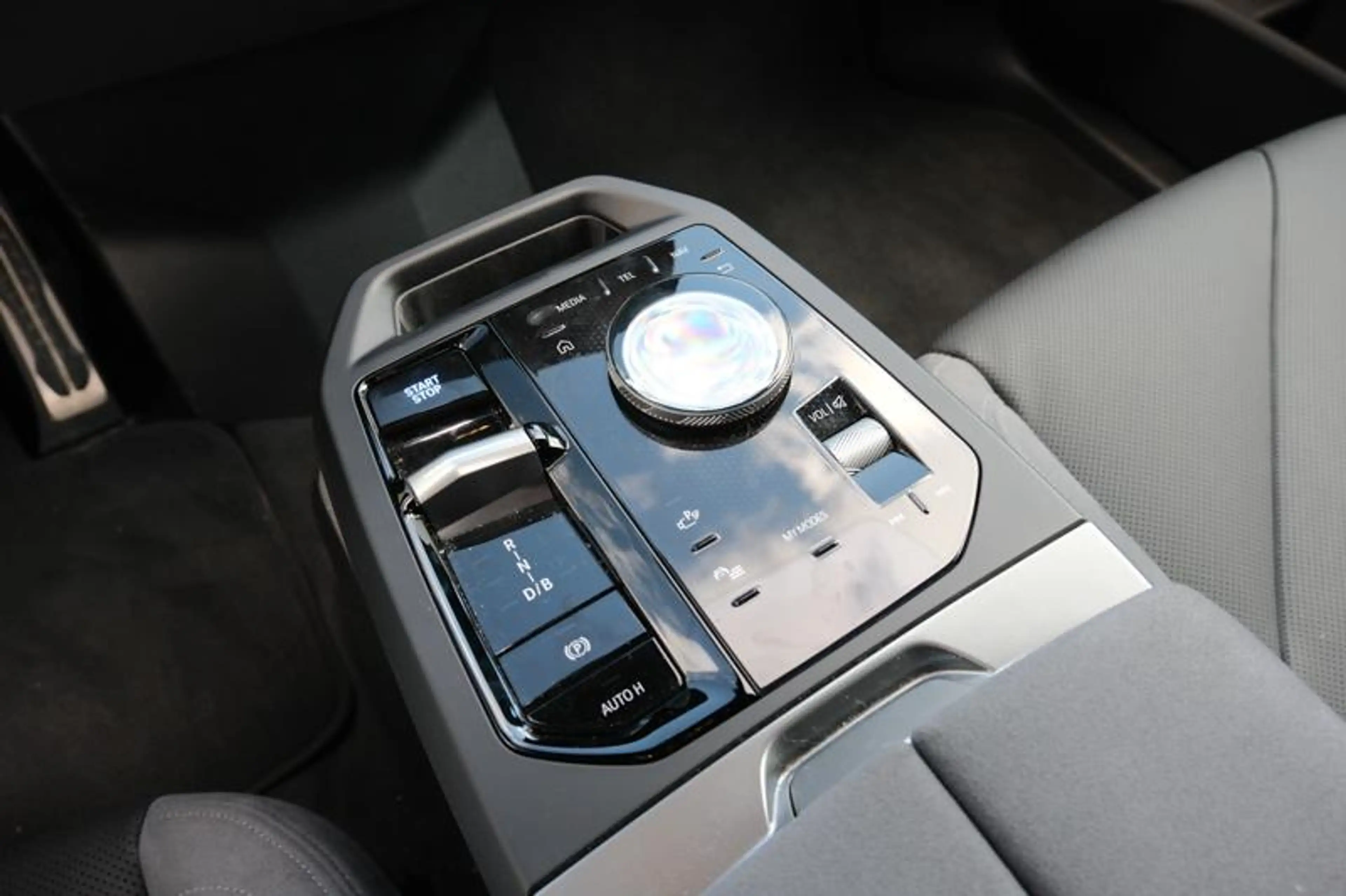 BMW iX iX xDrive45 M Sport | TOWB | H&K | — photo 15
