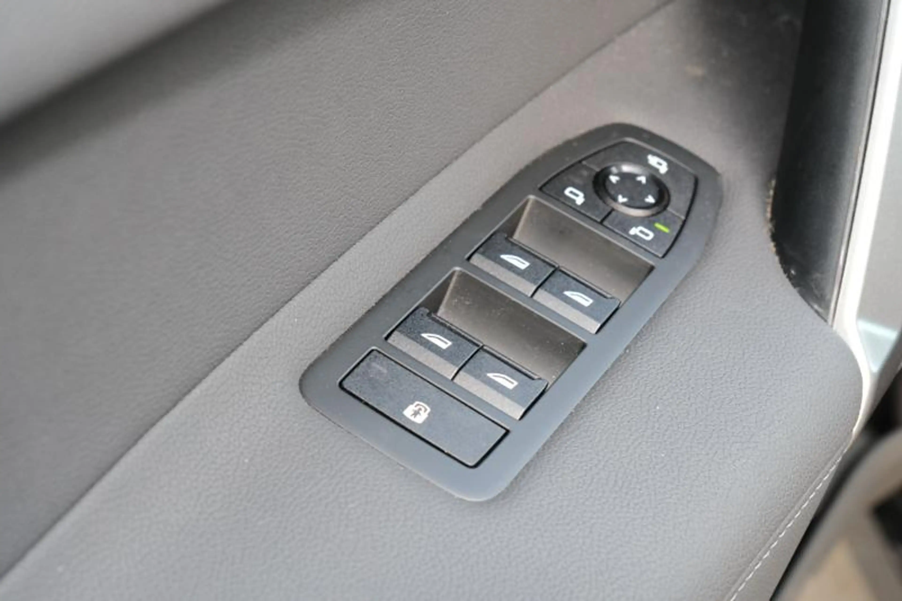BMW iX iX xDrive45 M Sport | TOWB | H&K | — photo 14