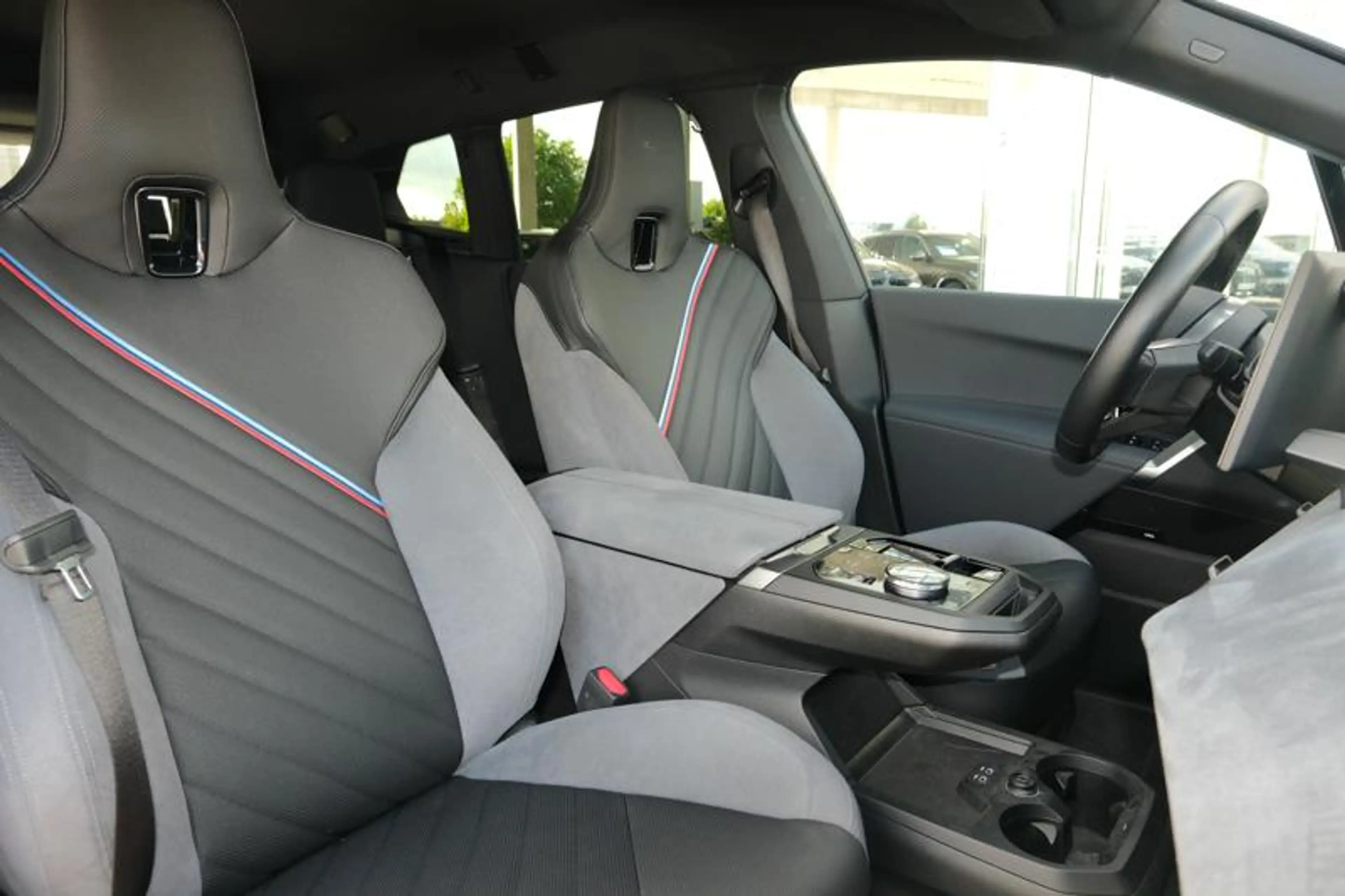 BMW iX iX xDrive45 M Sport | TOWB | H&K | — photo 13