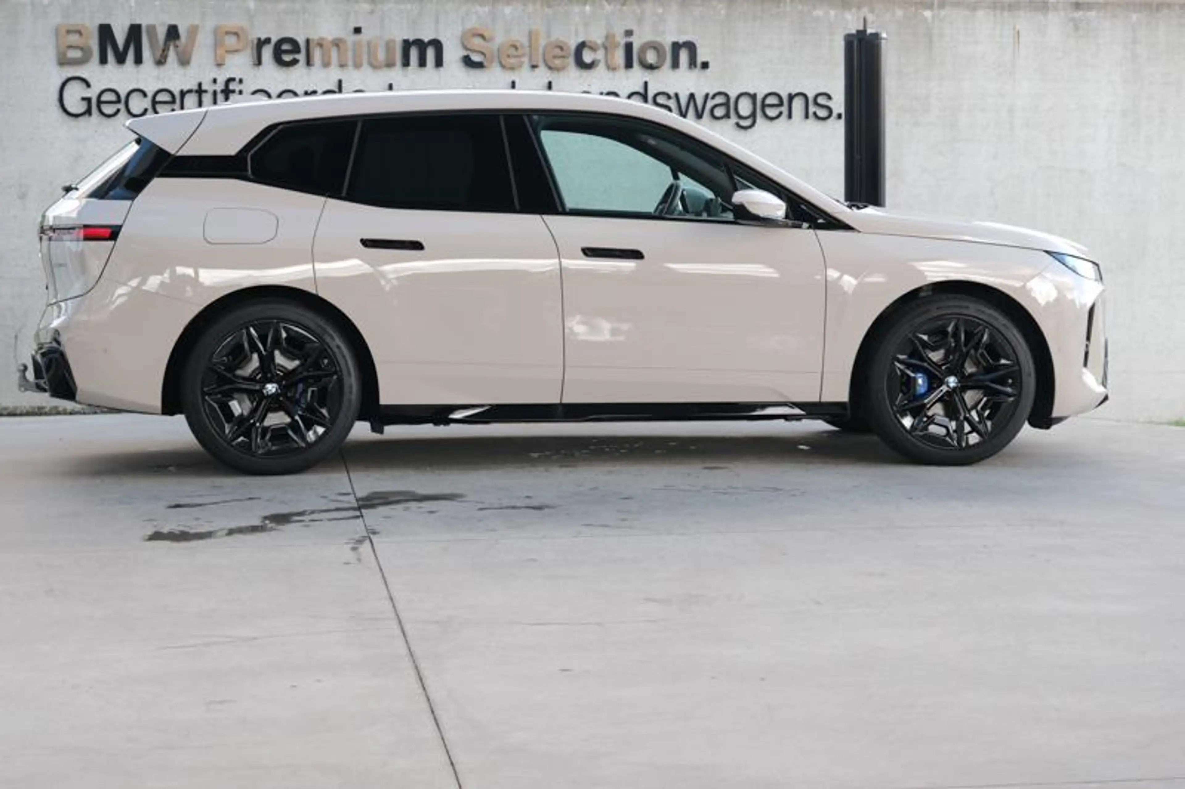 BMW iX iX xDrive45 M Sport | TOWB | H&K | — photo 3