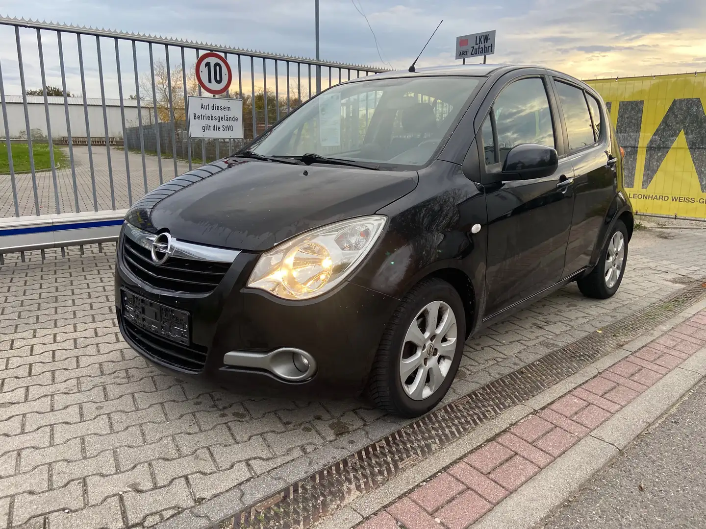 Opel Agila Edition Schwarz - 2