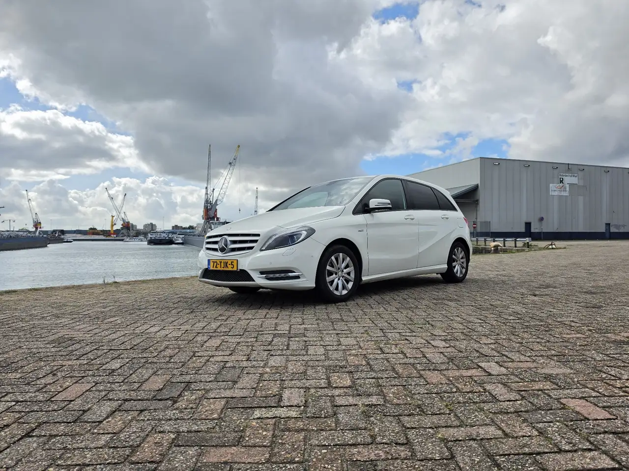 Mercedes-Benz B 180 2de eigenaar |Automatisch inparkeren |Grote beurt! — photo 1 of 18