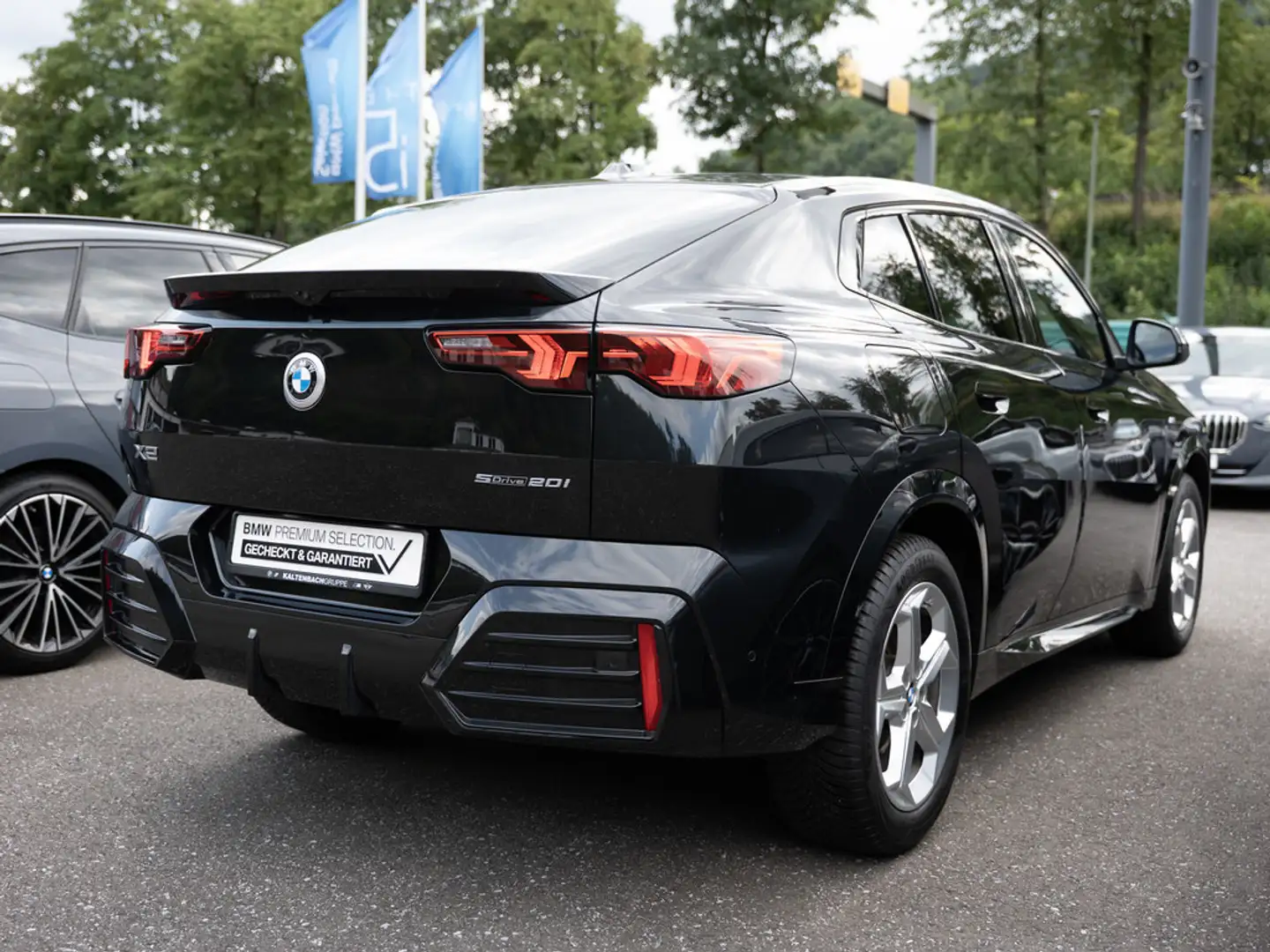BMW X2 sDrive 20i M-Sport AHK PANO NAVI H/K LED Noir - 2