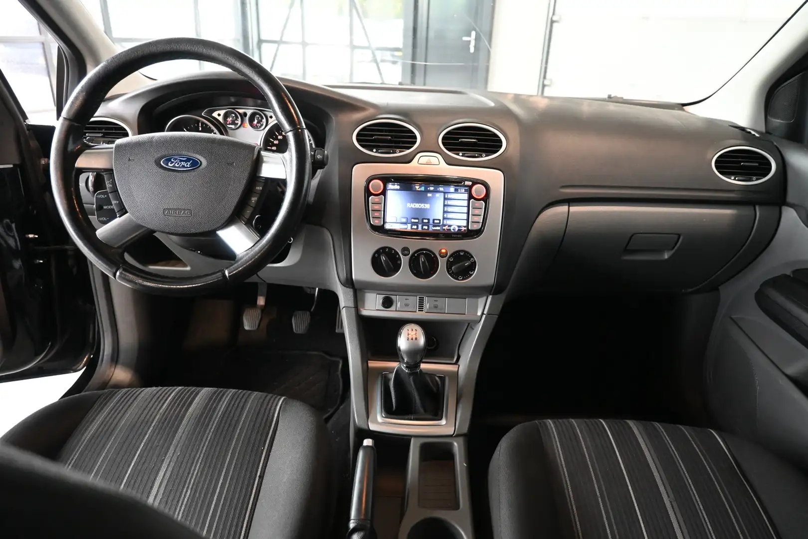 Ford Focus Wagon 1.6 TDCI Trend VAN Airco Cruise control Navi Siyah - 2
