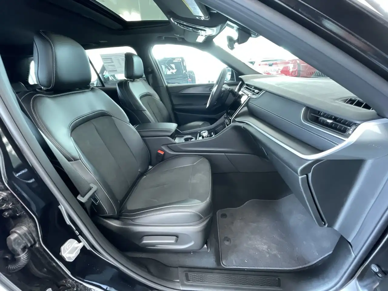 Jeep Grand Cherokee снимка Jeep Grand Cherokee