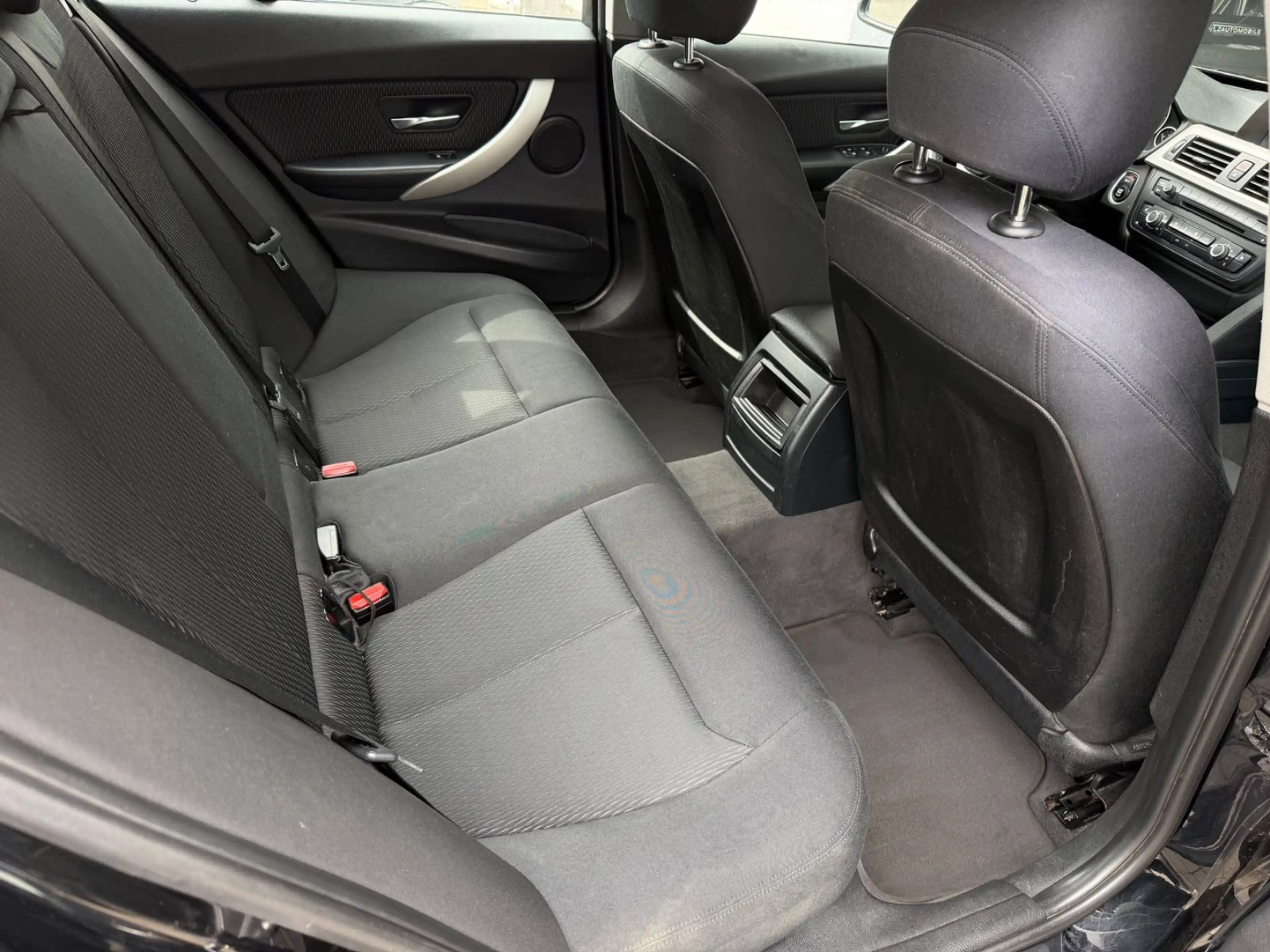 BMW 320 d Touring F31 — photo 11