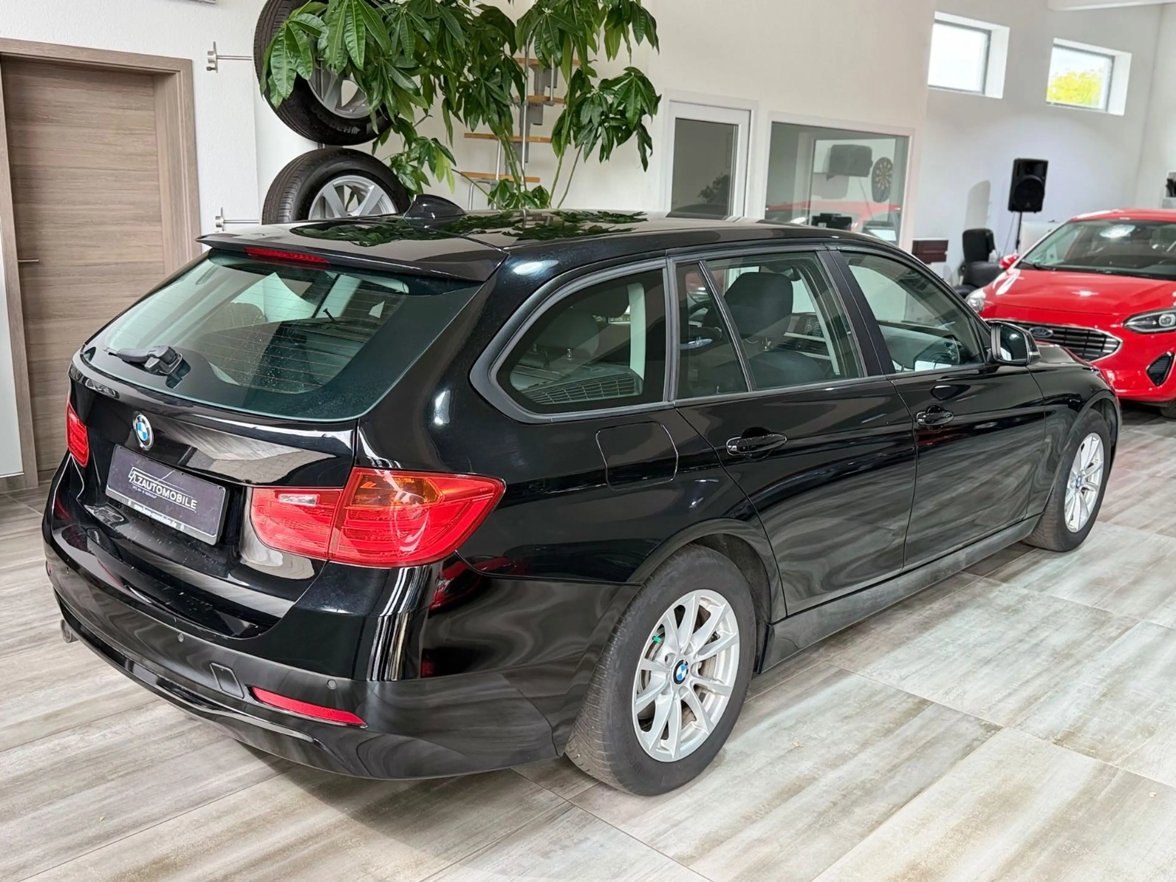 BMW 320 d Touring F31 — photo 4