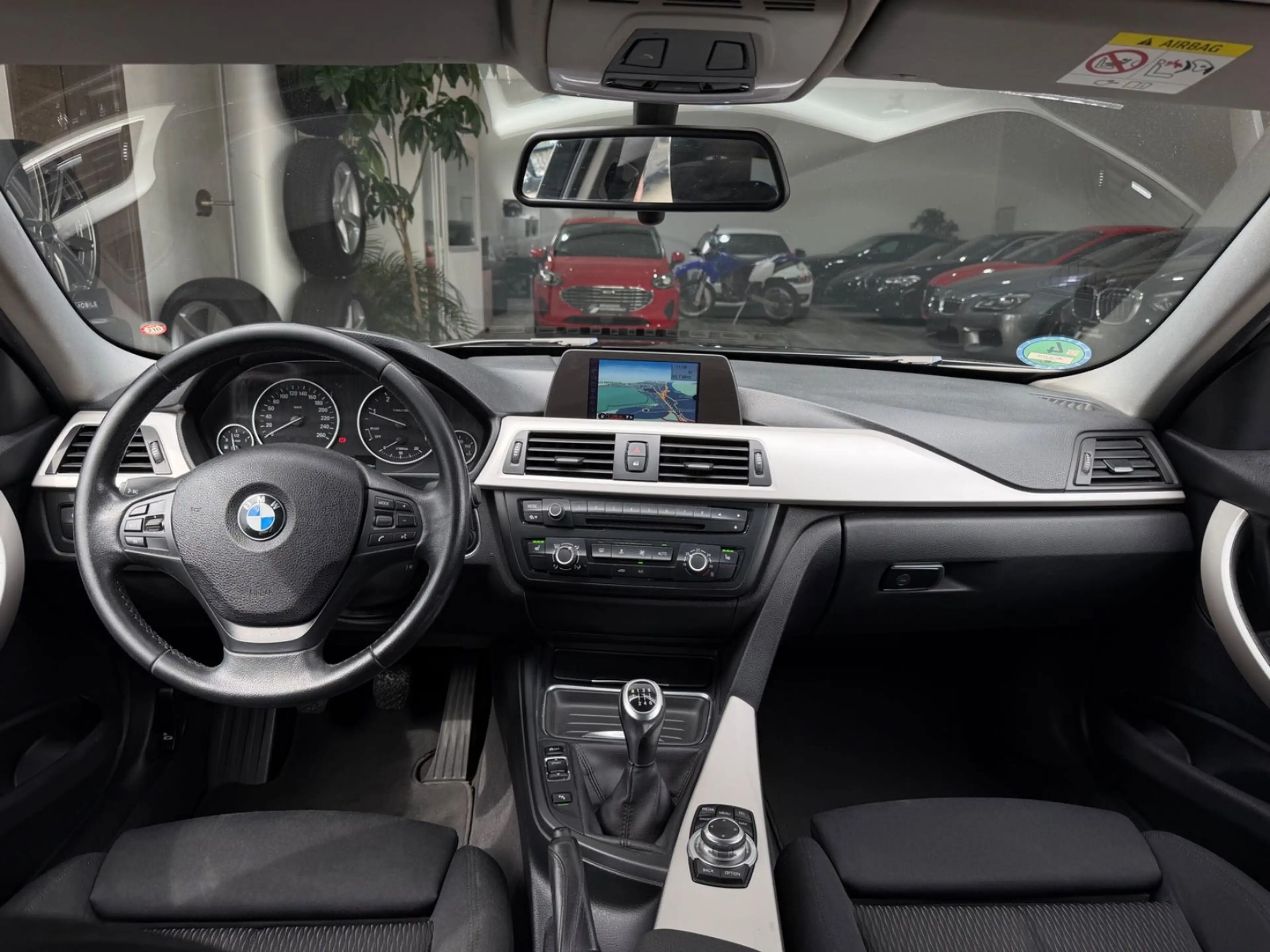 BMW 320 d Touring F31 — photo 13