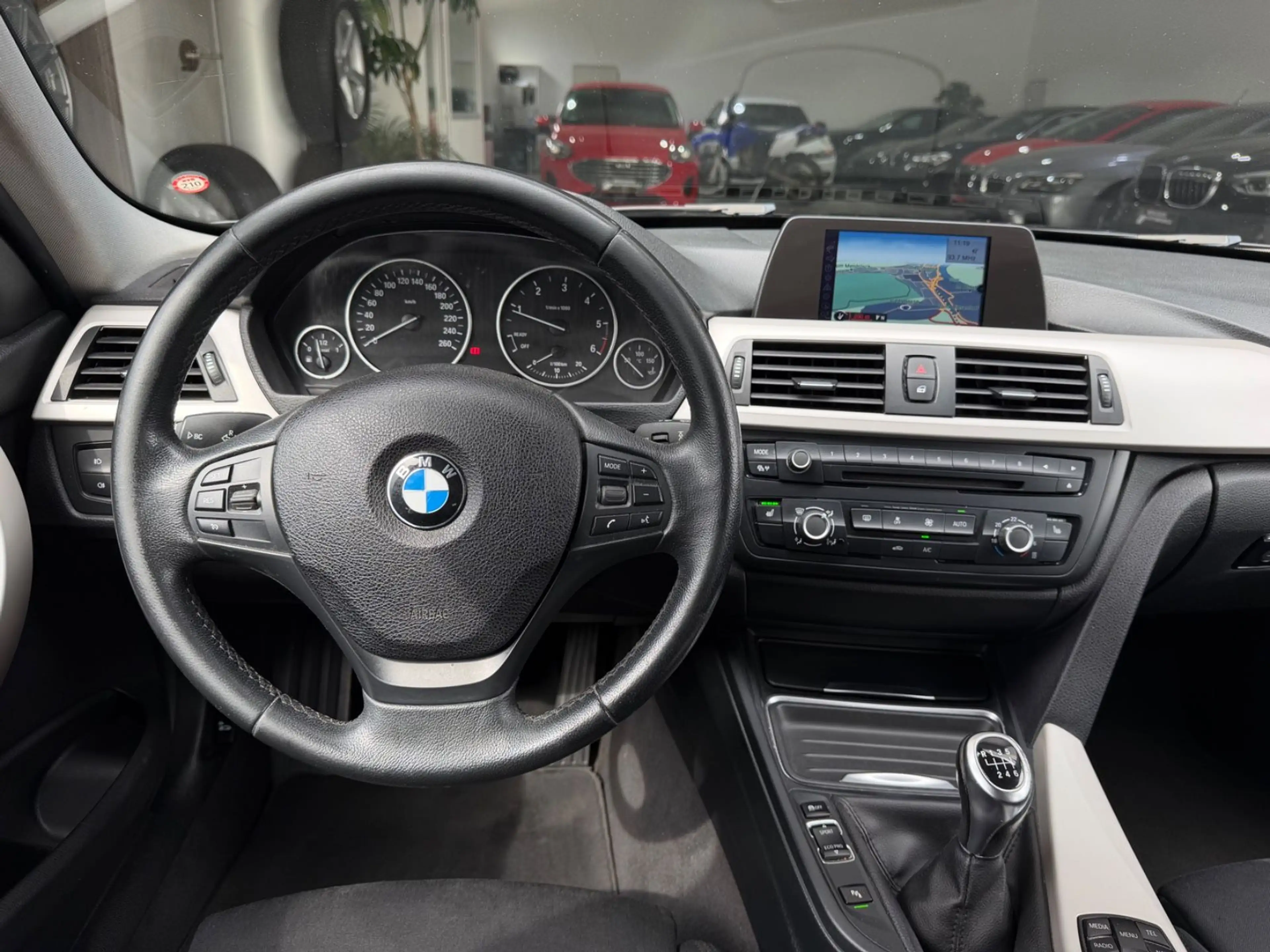 BMW 320 d Touring F31 — photo 14