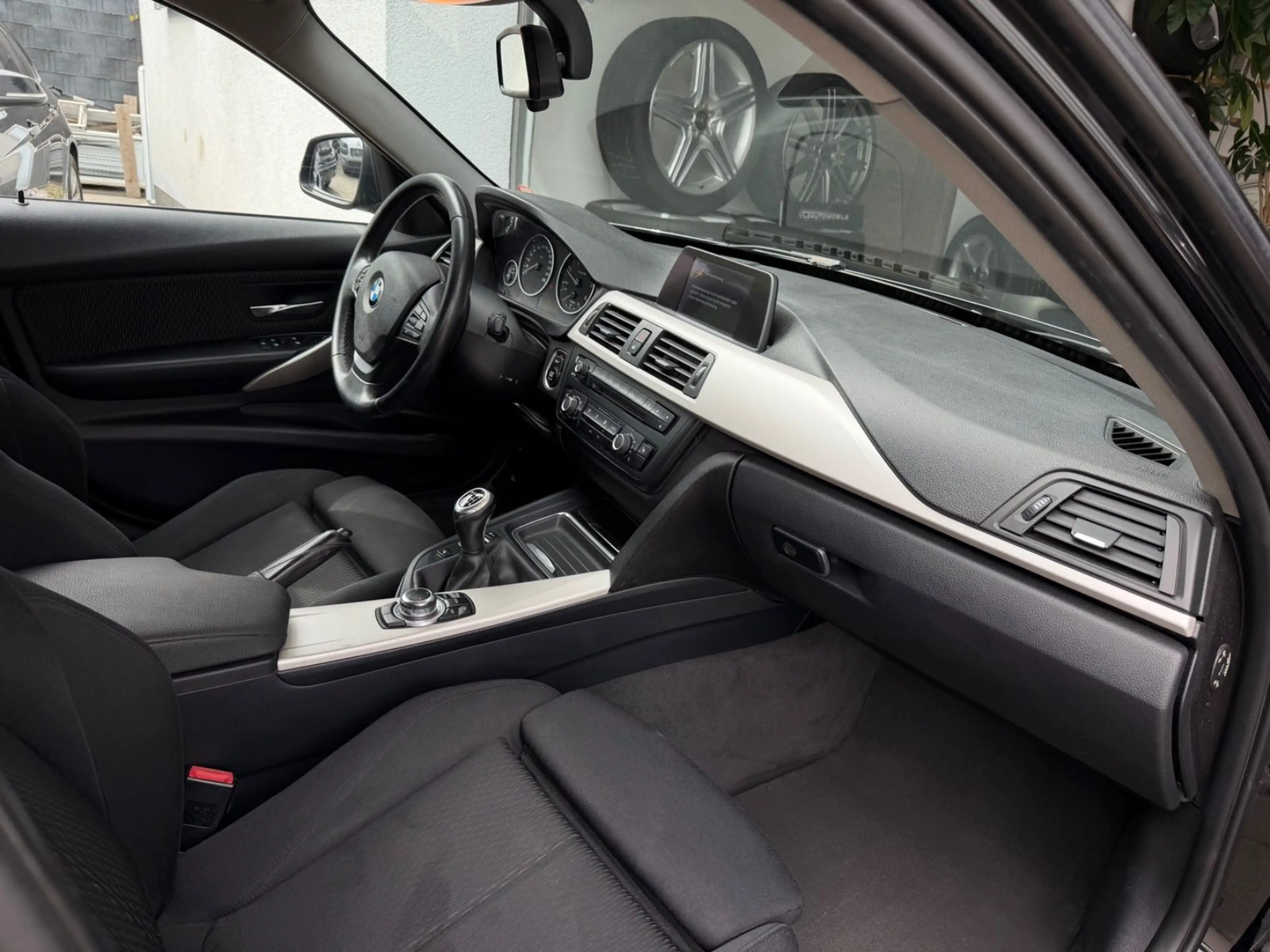 BMW 320 d Touring F31 — photo 10