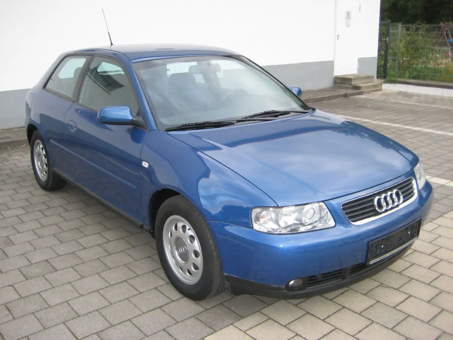 Audi A3 1.6 Attraction -Rentnerfahrzeug- Top Zustand! Blau - 1