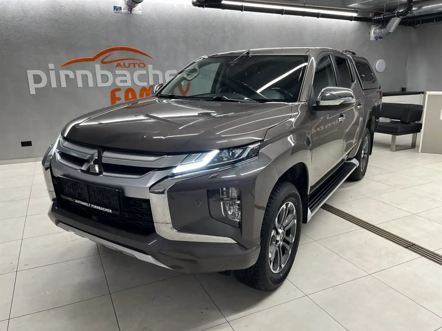 Mitsubishi L200 0 DK DI-D 2,2 Diamond 4WD AT Leder 20 Braun - 1