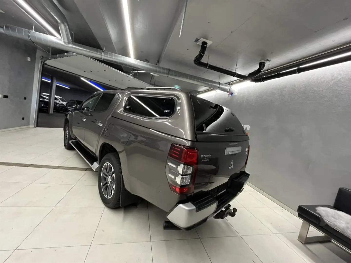 Mitsubishi L200 0 DK DI-D 2,2 Diamond 4WD AT Leder 20 Braun - 2