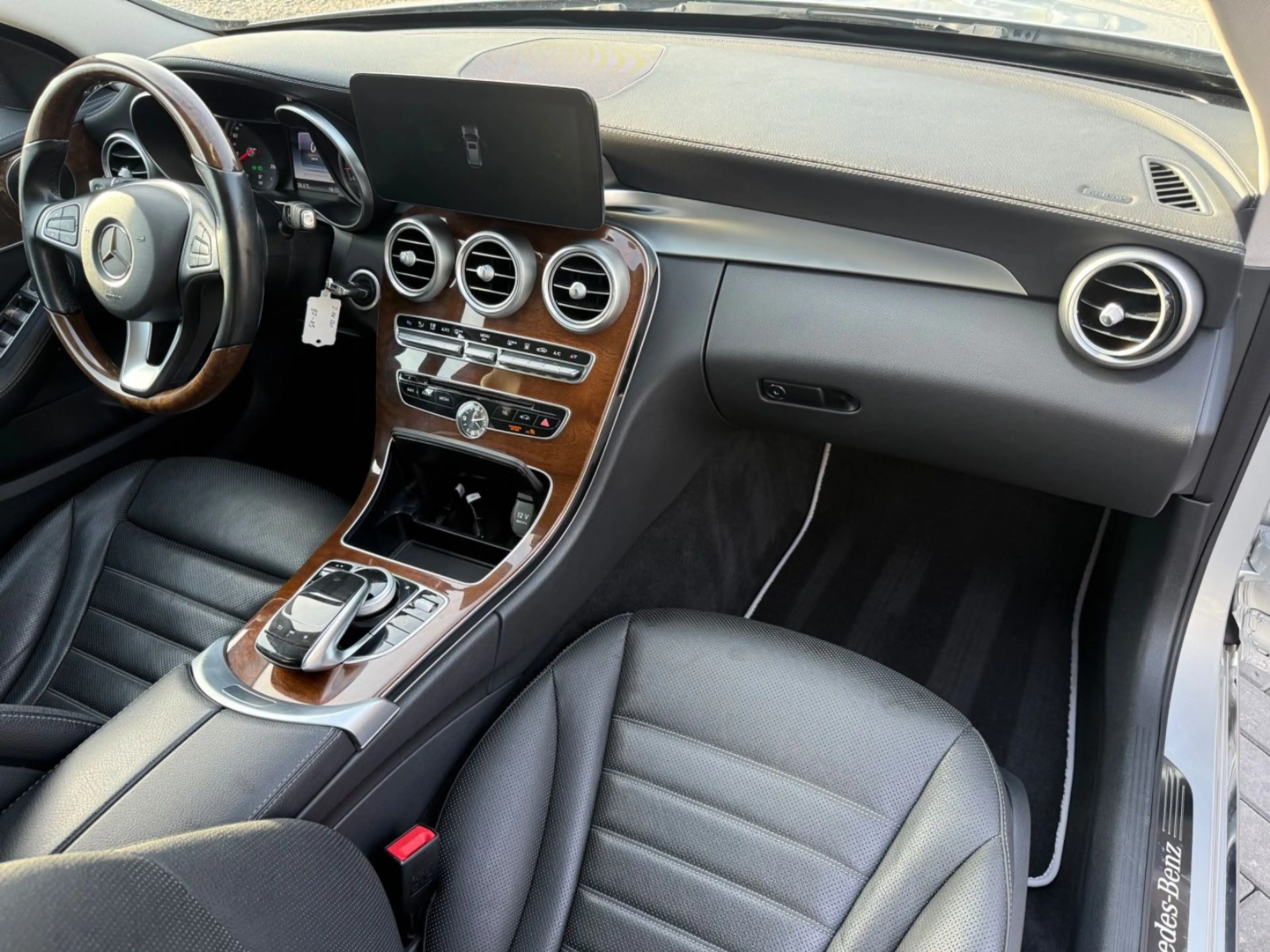 Mercedes-Benz C 400 4M*9G*AVANTGARDE*COMAND*STHZ*LEDER*PDC — photo 14