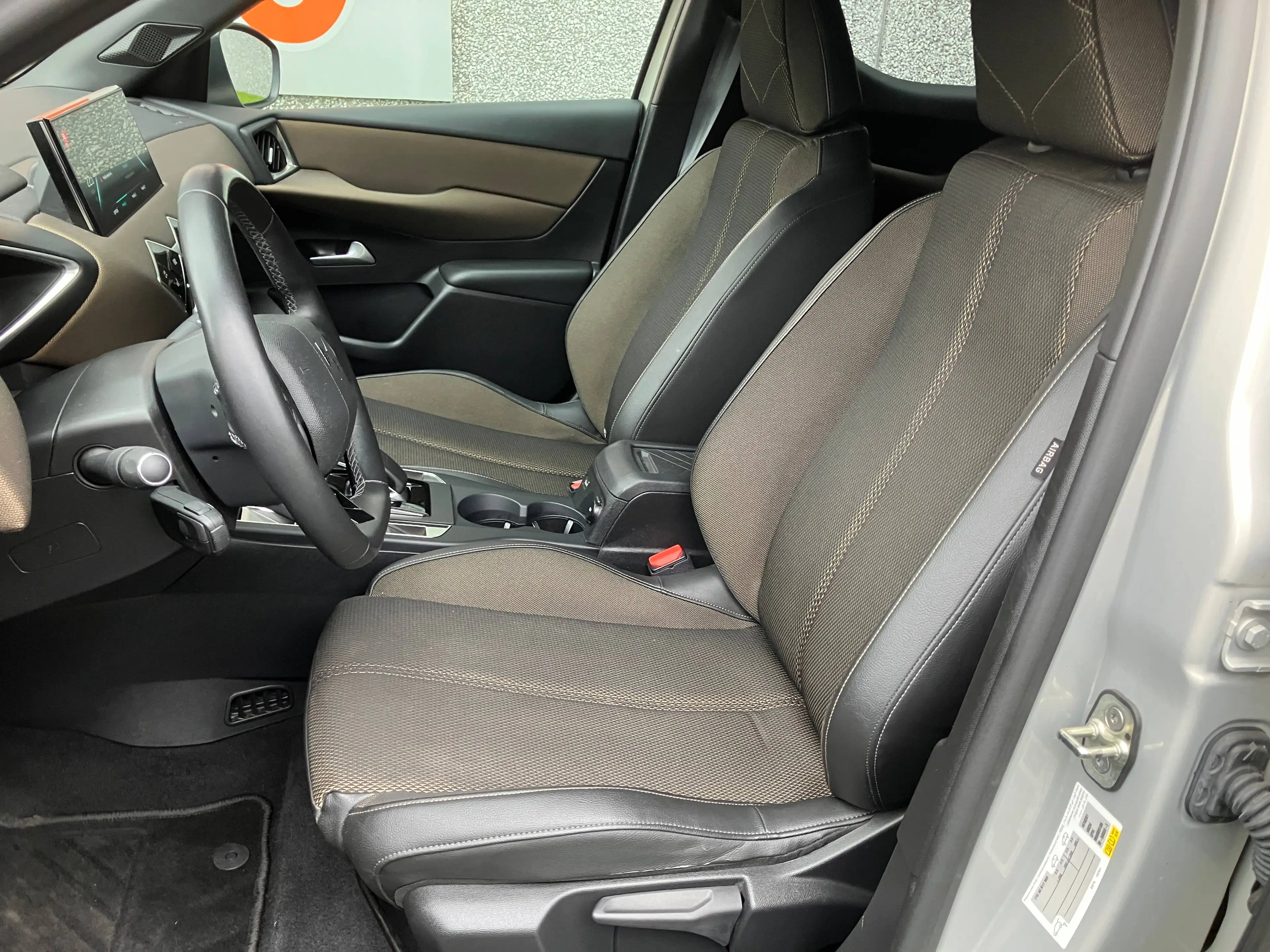 DS Automobiles DS 3 Crossback DS 3 CROSSBACK 50 kWh E-Tense Performance Line — photo 4