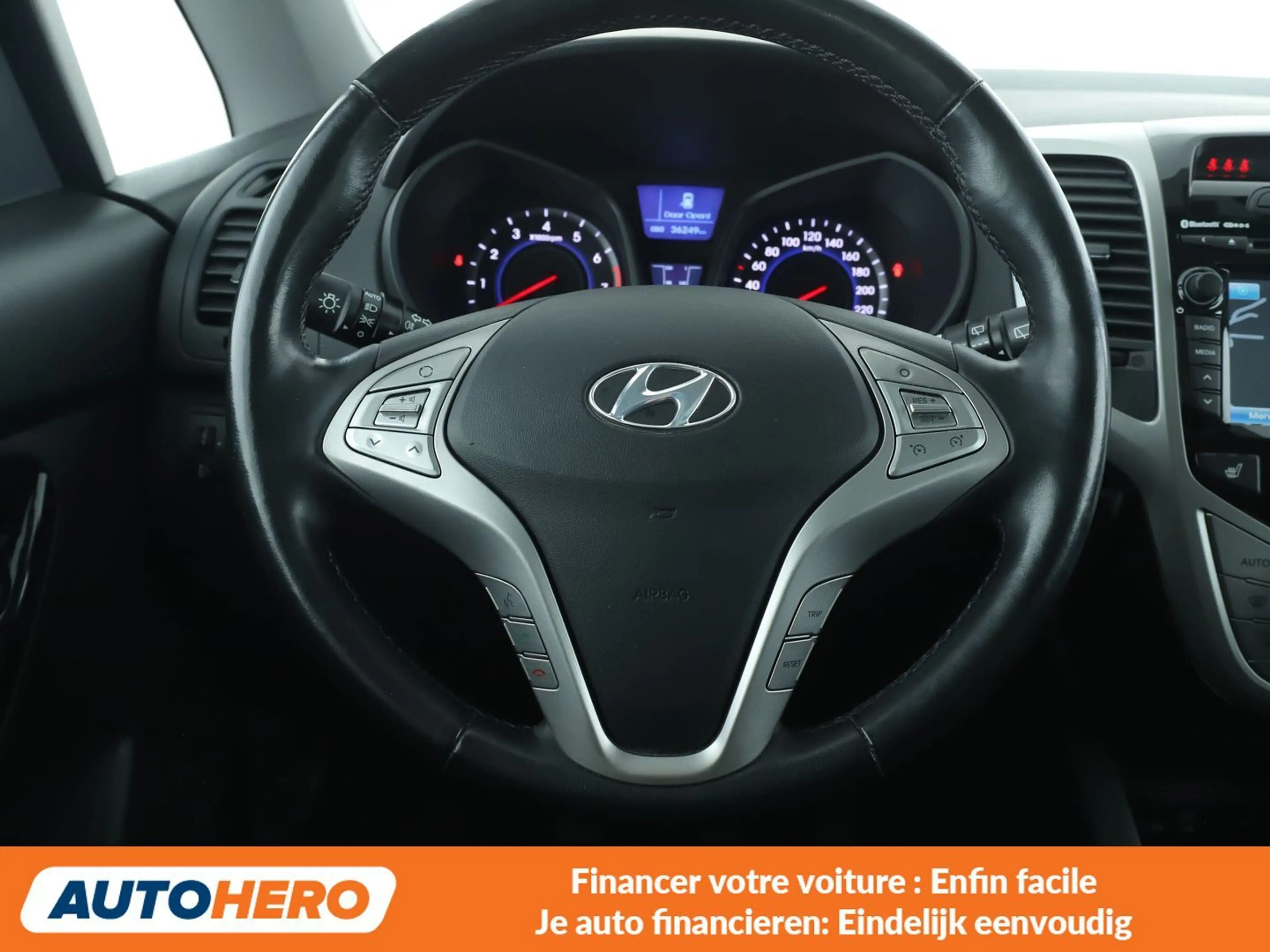 Hyundai iX20 1.6 Style Blue — photo 5