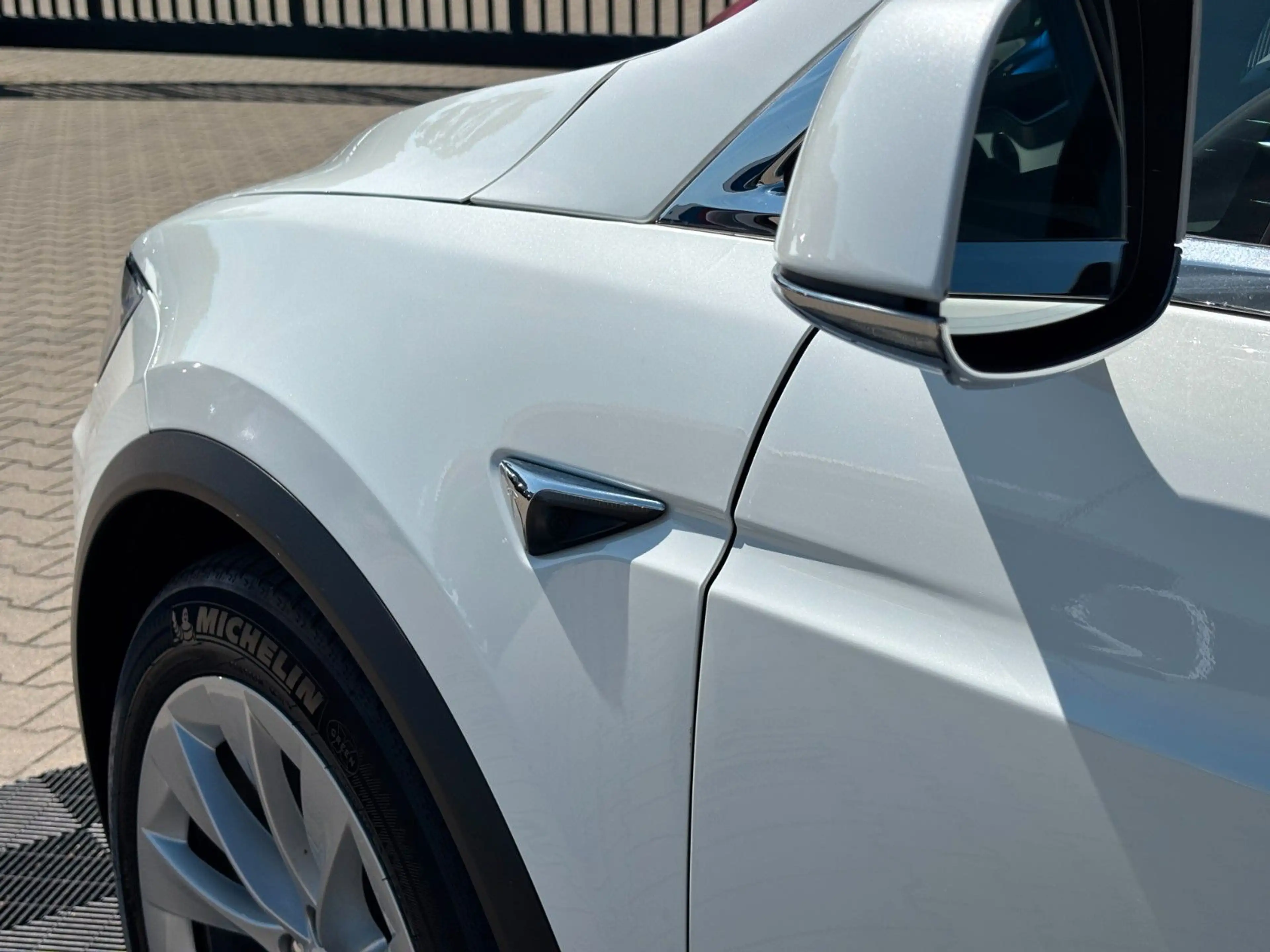 Tesla Model X MODEL X 100D | 6 SEAT | WHITE & CARBON | MCU2 — photo 9