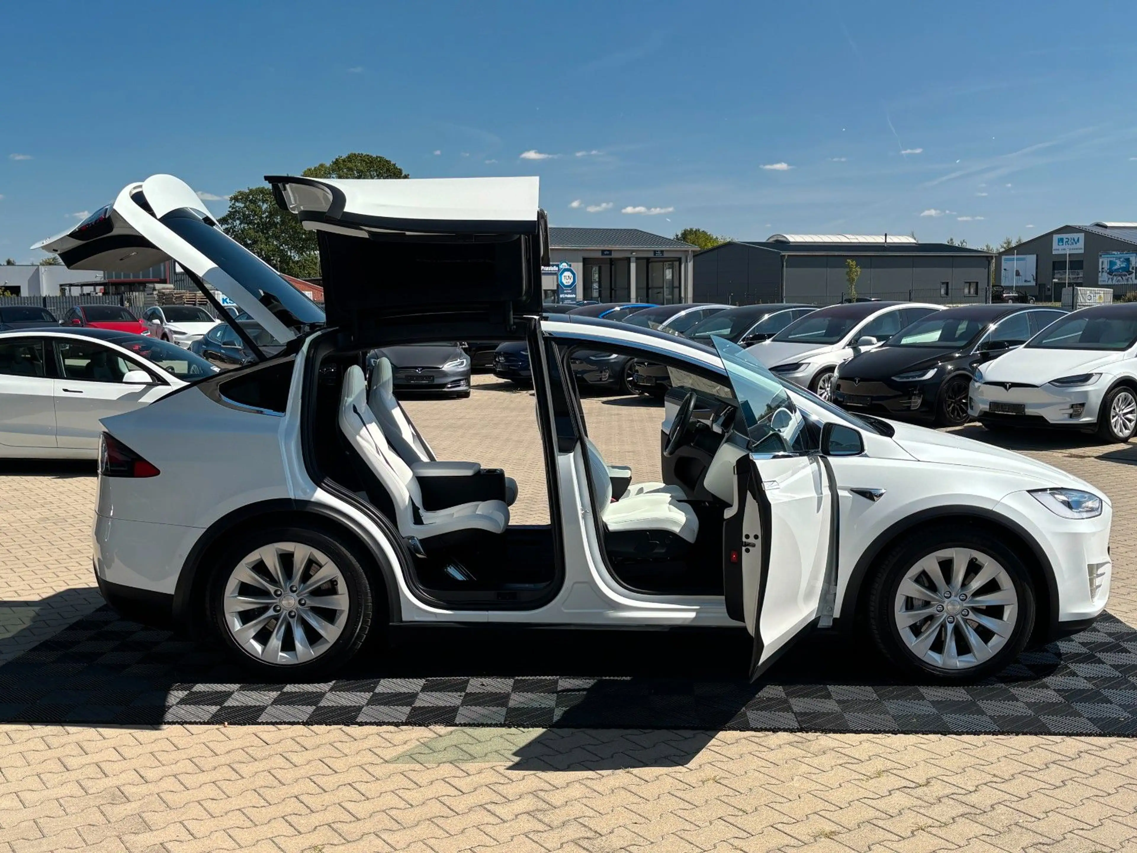 Tesla Model X MODEL X 100D | 6 SEAT | WHITE & CARBON | MCU2 — photo 14