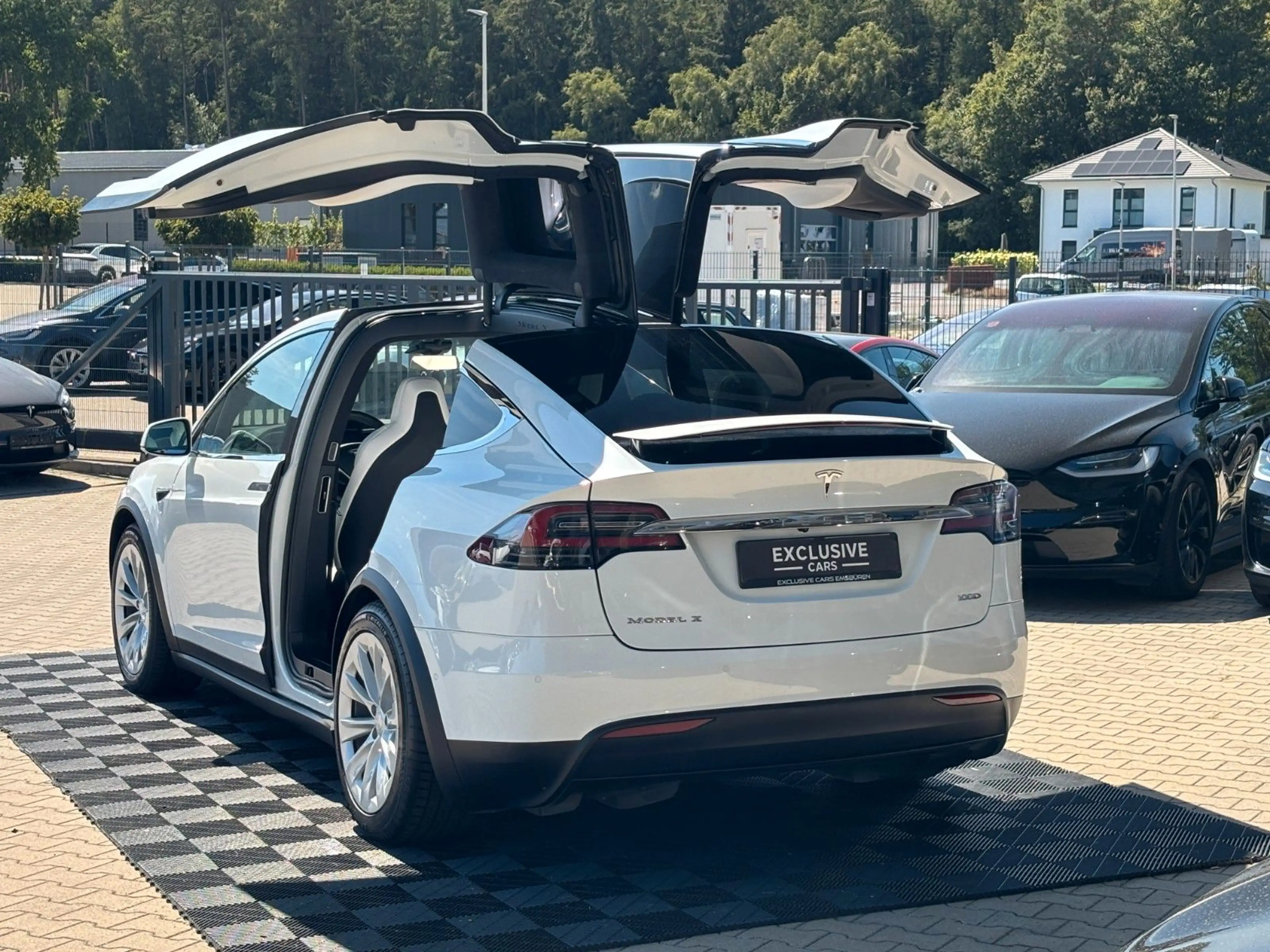Tesla Model X MODEL X 100D | 6 SEAT | WHITE & CARBON | MCU2 — photo 3