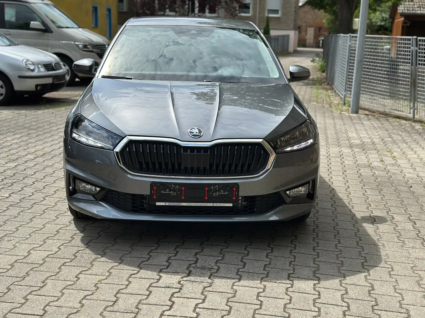 Skoda Fabia 1.0 TSI DSG Selection Grau - 2