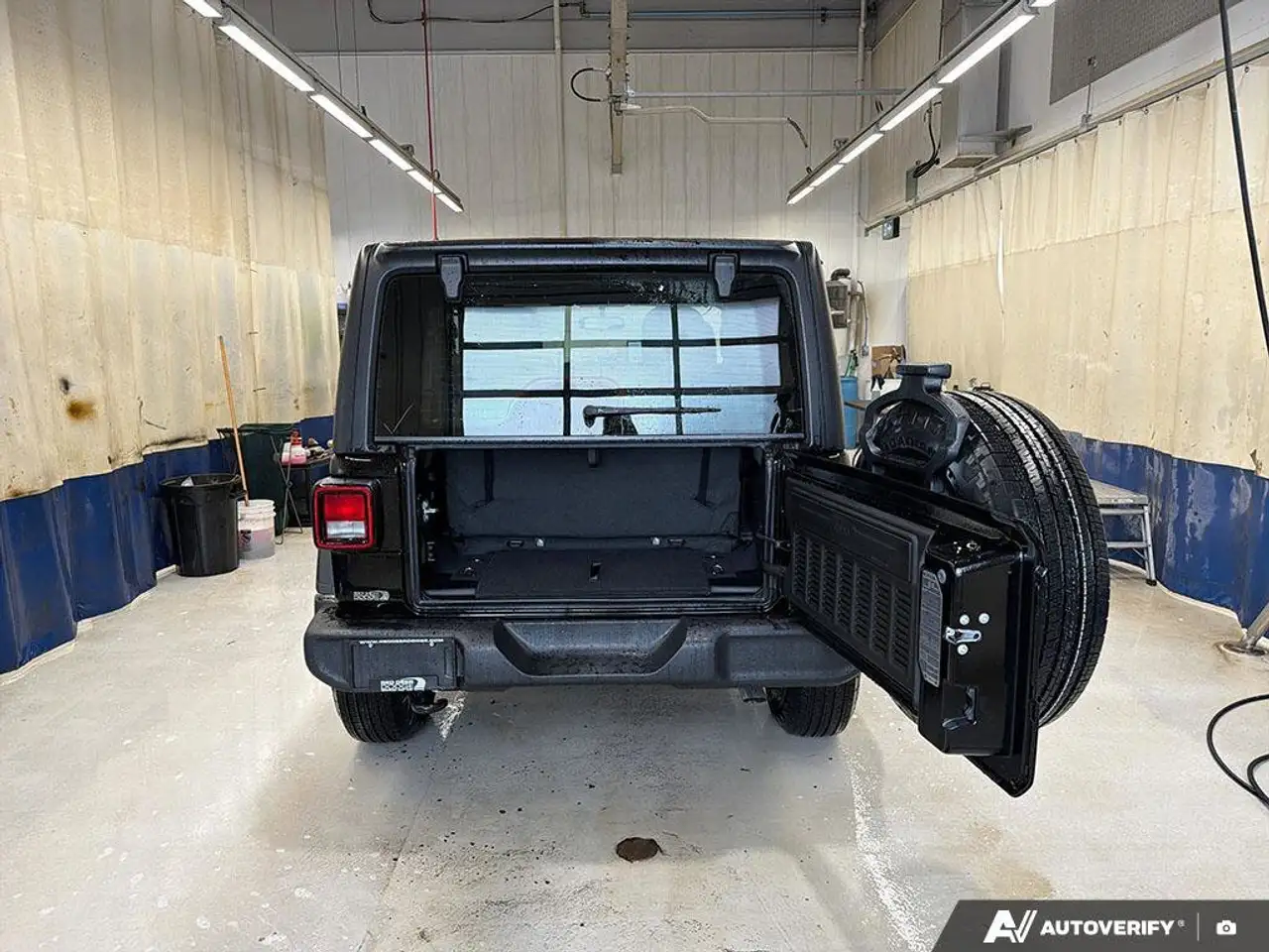 Jeep Wrangler снимка Jeep Wrangler