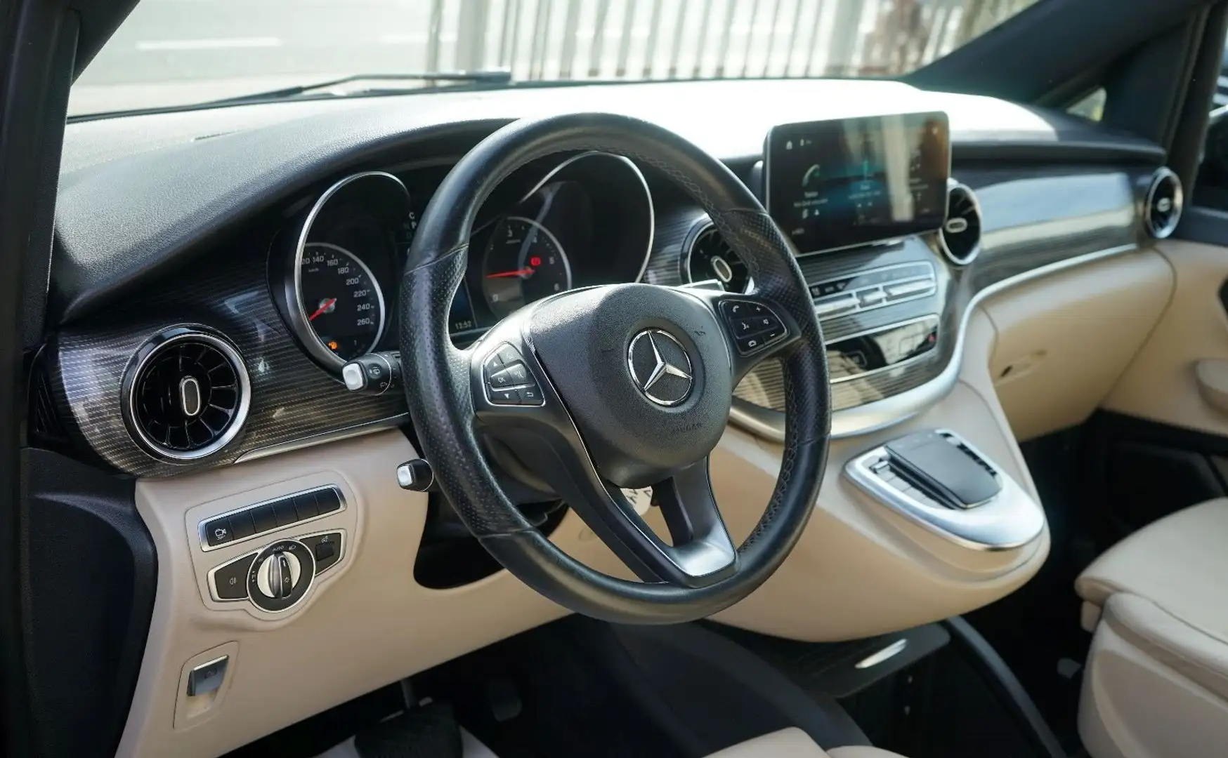 Mercedes-Benz V Extralong 250 d Black - 1