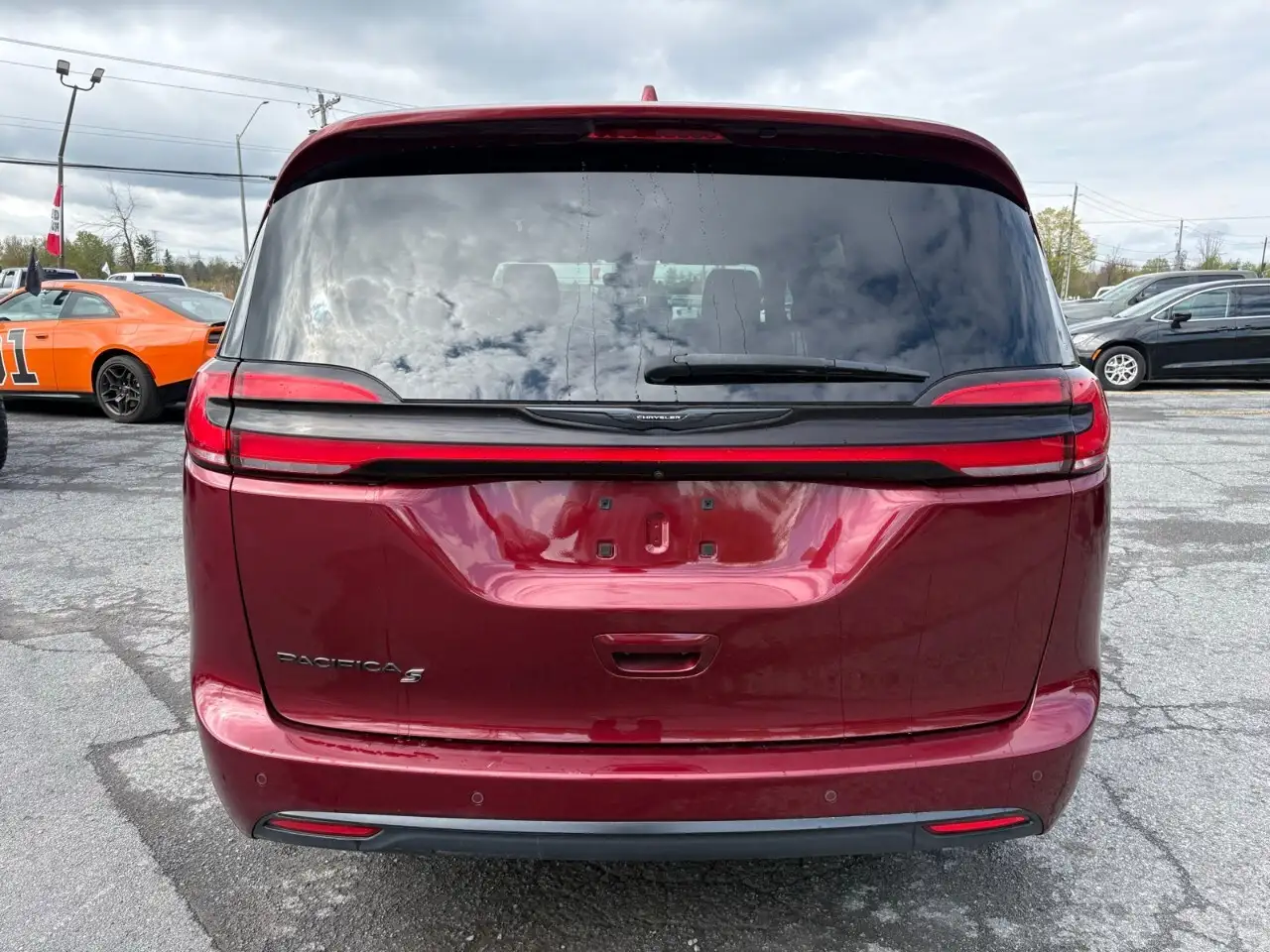 Chrysler Pacifica снимка Chrysler Pacifica