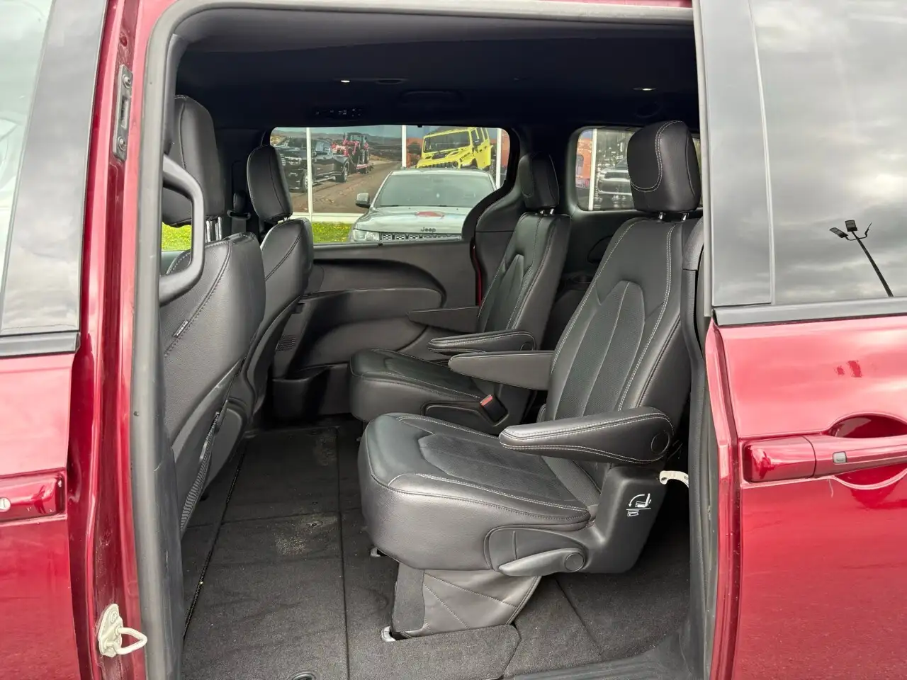 Chrysler Pacifica снимка Chrysler Pacifica