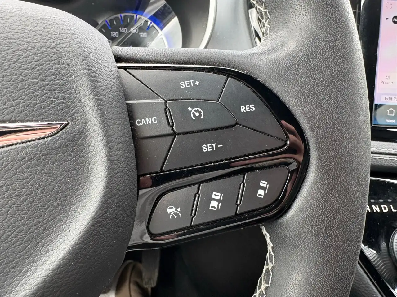 Chrysler Pacifica снимка Chrysler Pacifica