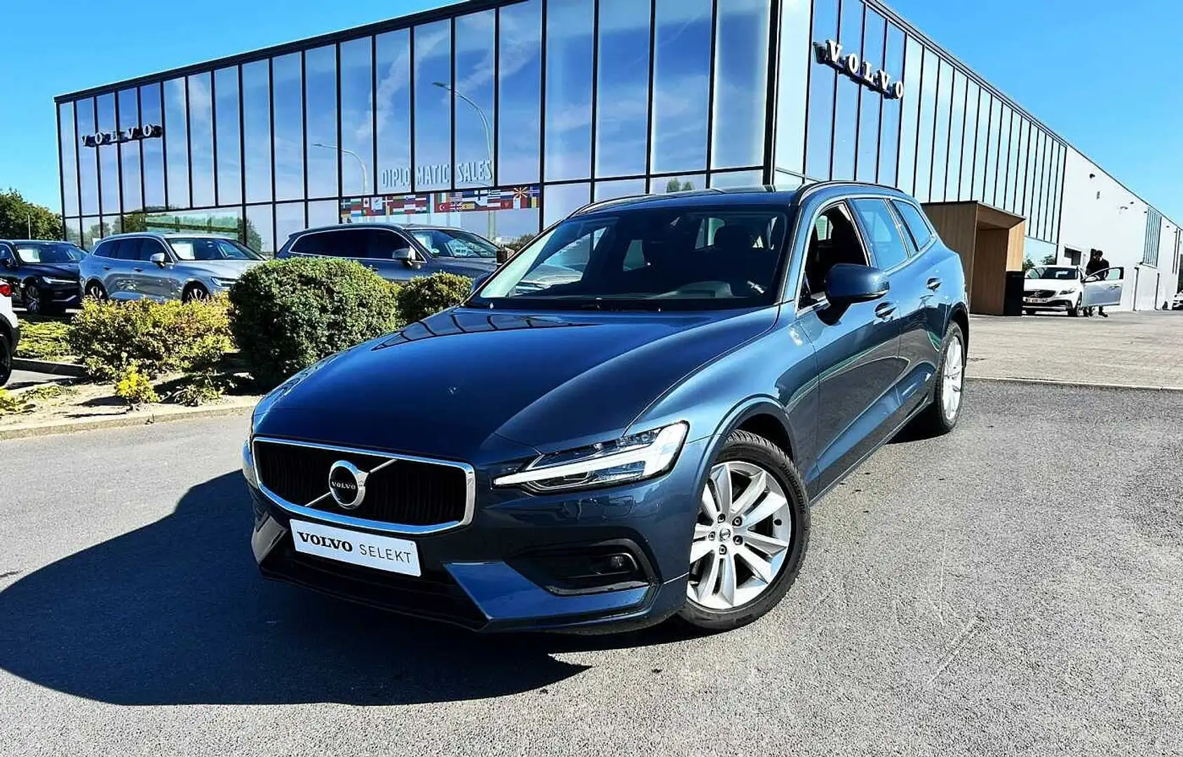 Volvo V60 Momentum Pro B3 'GARANTIE 3 ANS' Blauw - 1