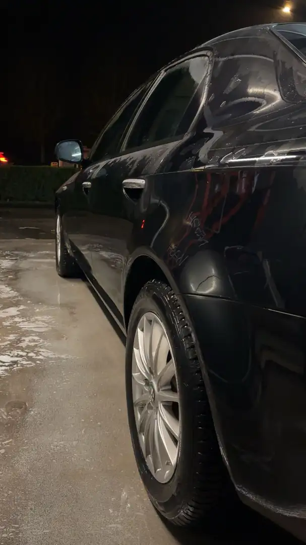 Alfa Romeo 159 Sportwagon 1.9 JTDM 8V DPF Distinctive Schwarz - 2